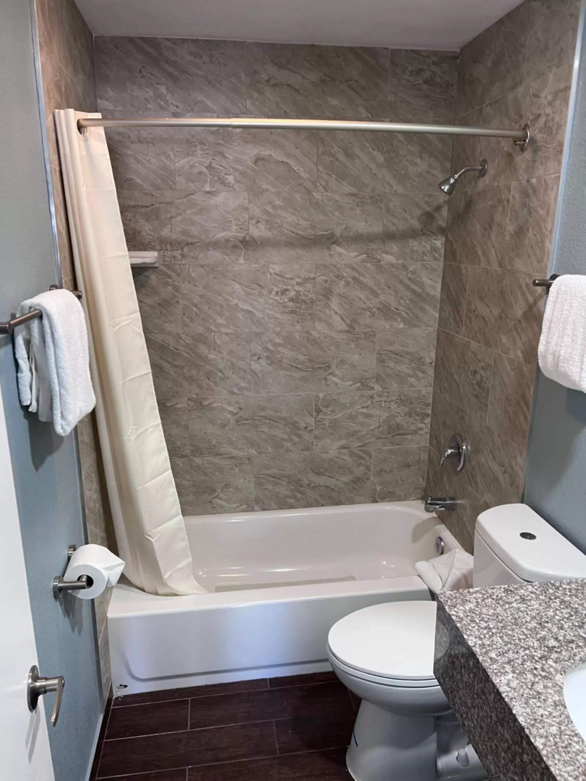 Toilet, Bathroom in Surf City Inn & Suites