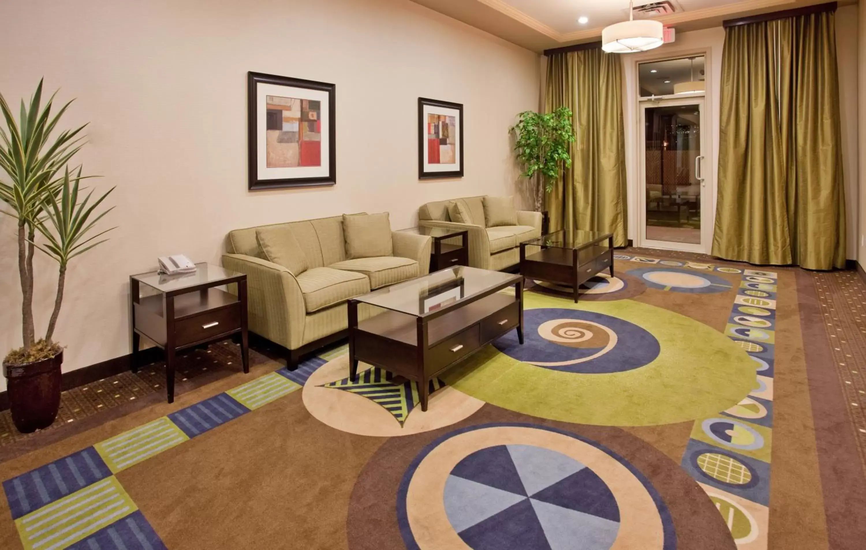 Property building, Seating Area in Holiday Inn Hotel and Suites-Kamloops, an IHG Hotel