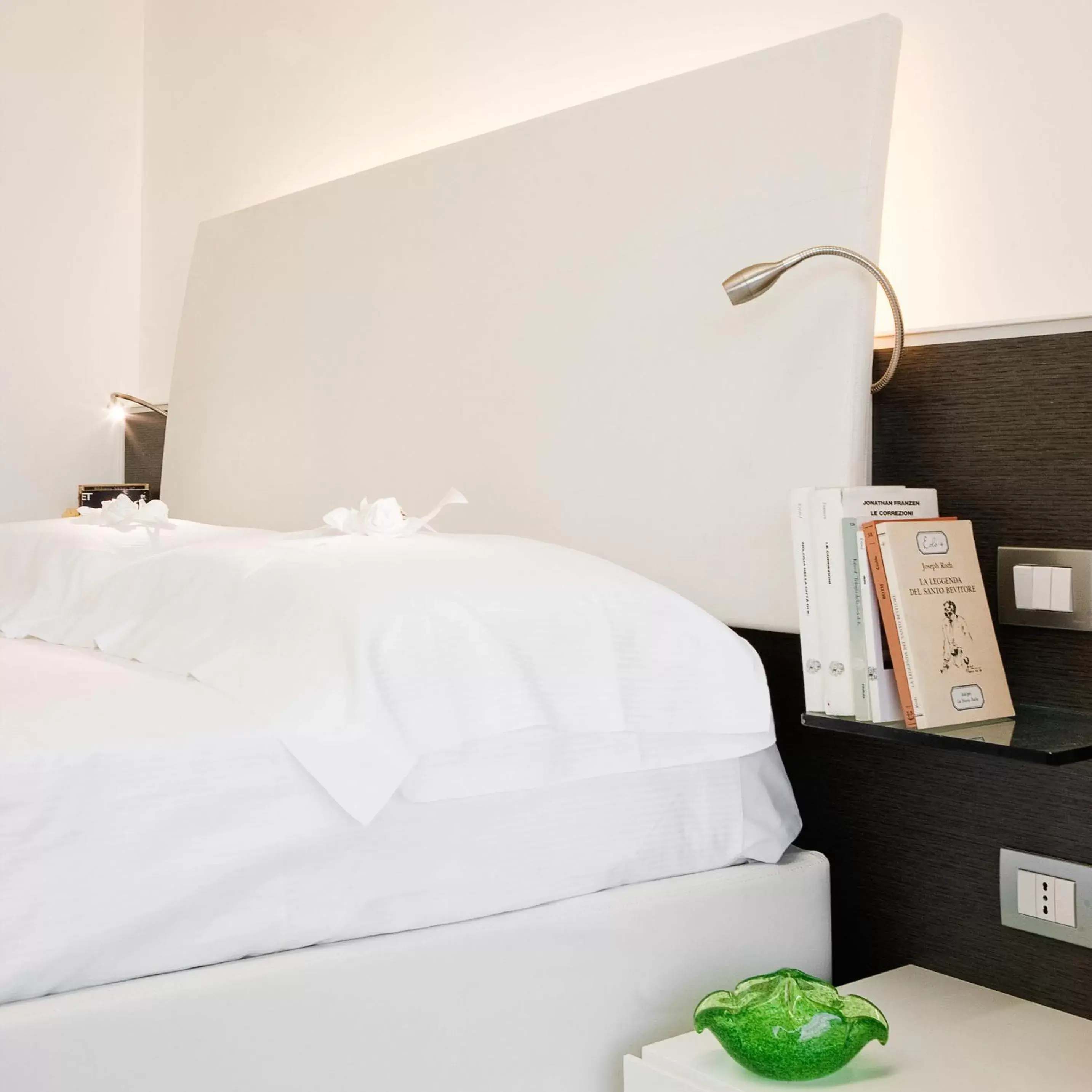 Decorative detail, Bed in Lungotevere Suite Decorative detail, Bed in Lungotevere Suite