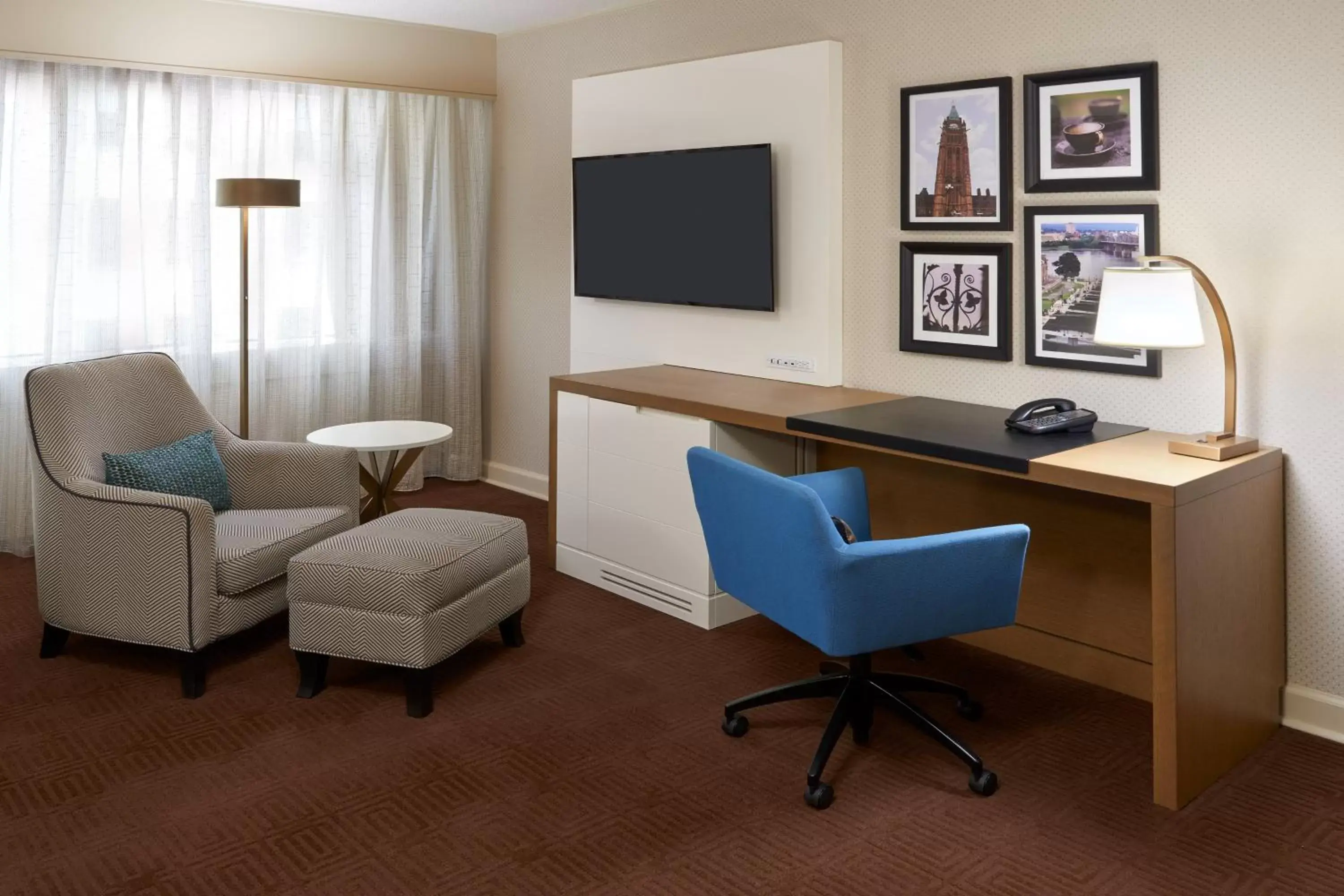 Photo of the whole room, TV/Entertainment Center in Sheraton Ottawa Hotel