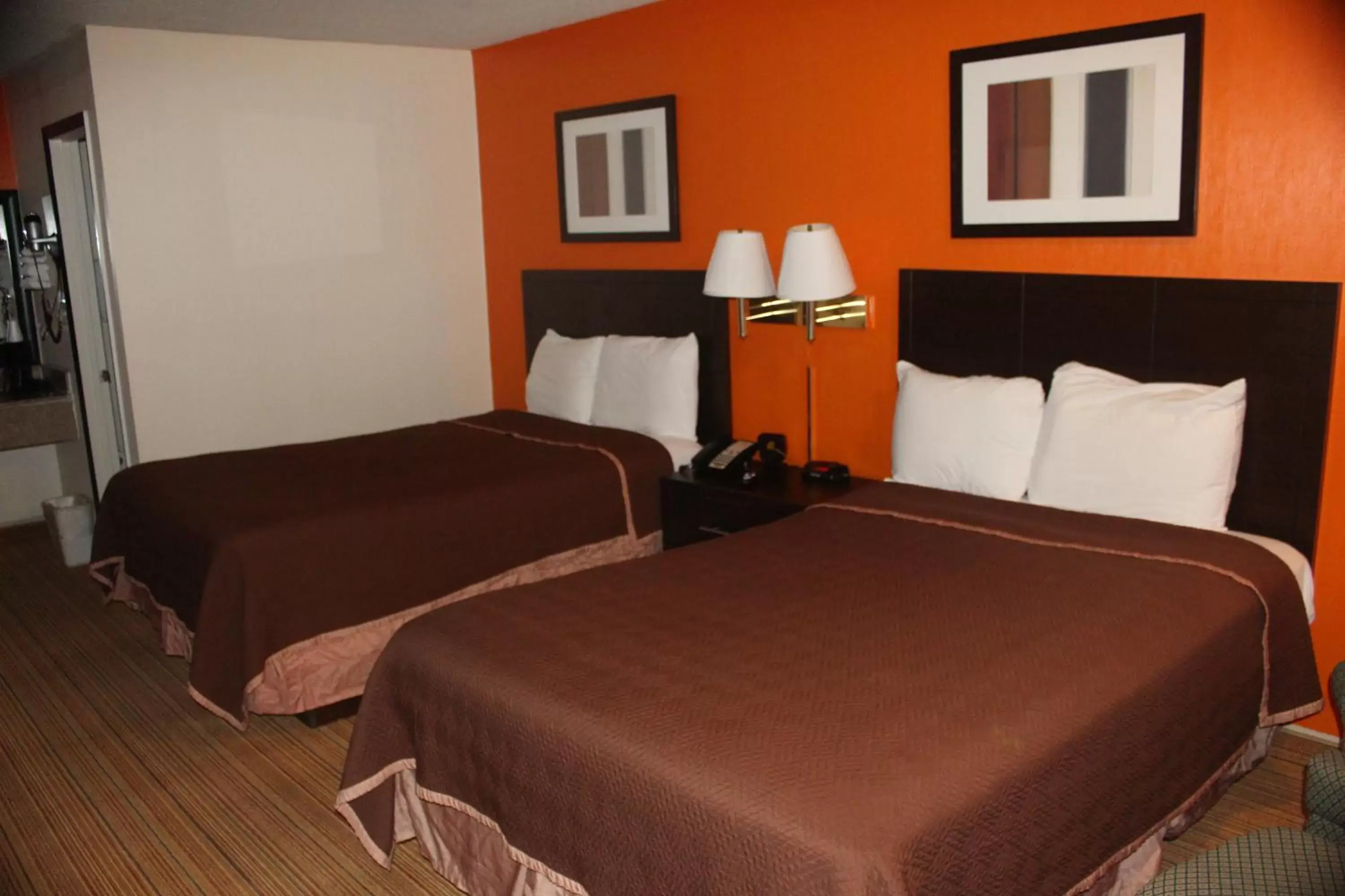 Bed in Americas Best Value Inn - Fredericksburg North