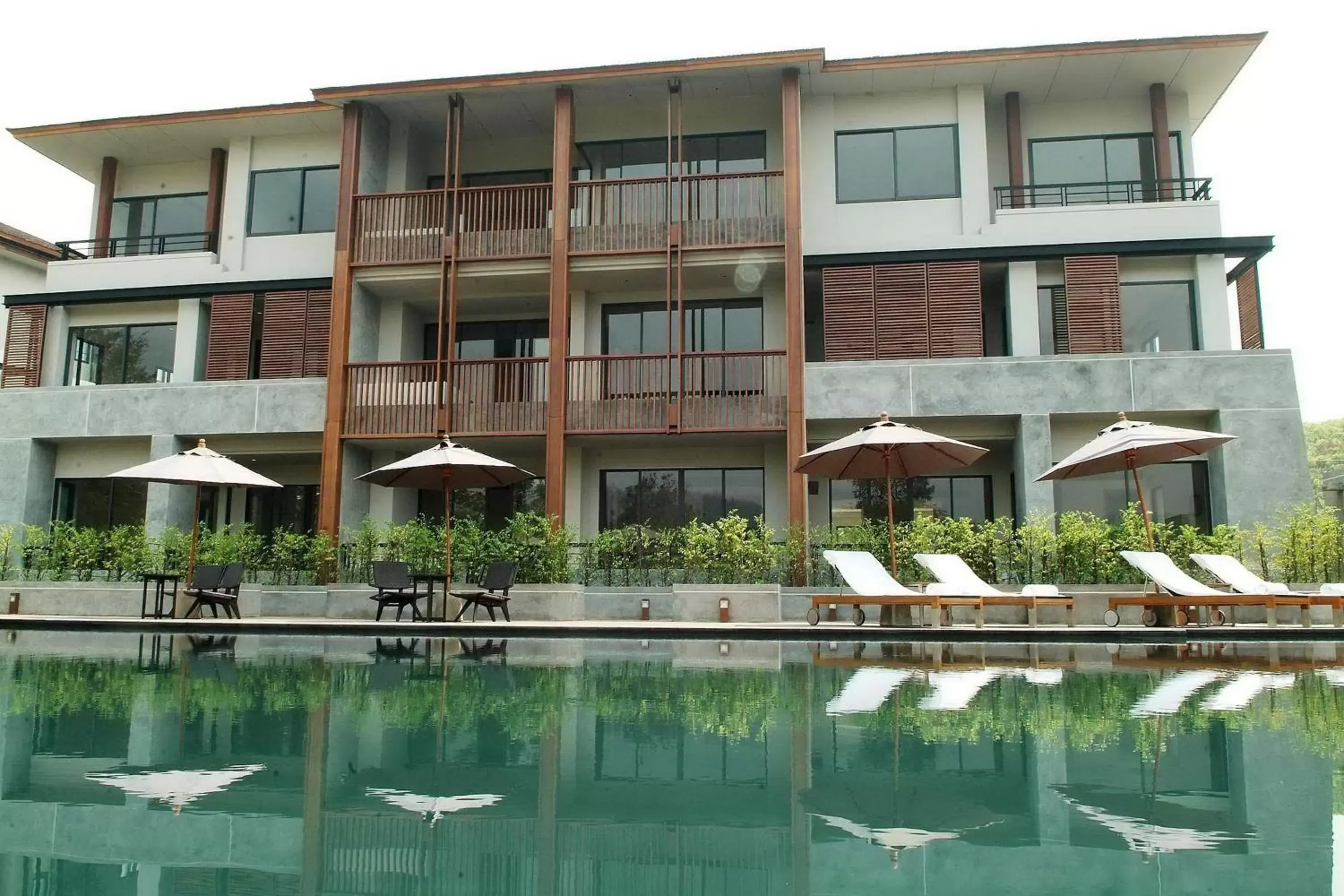 Swimming Pool in Veranda High Residence