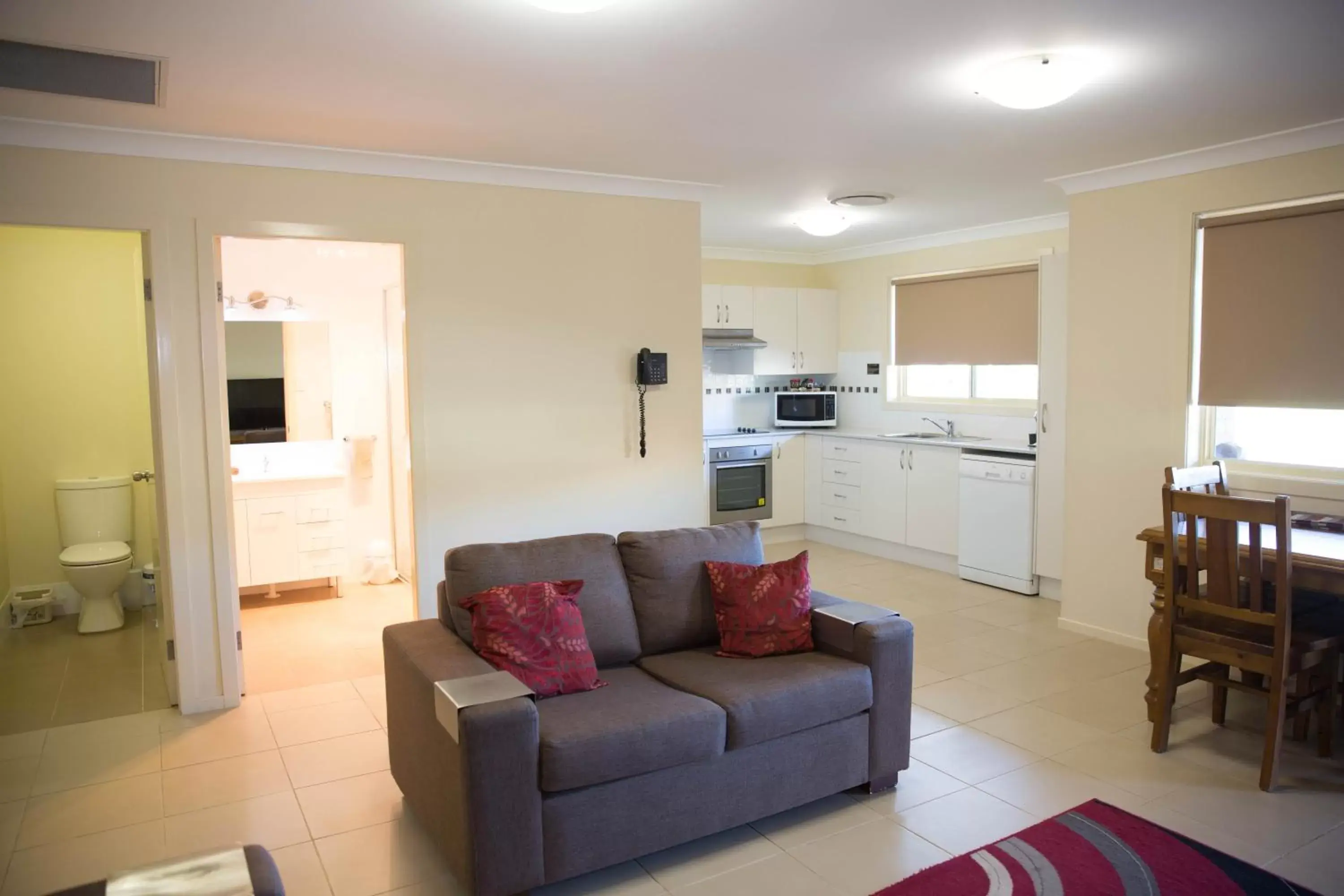 Kitchen or kitchenette, Kitchen/Kitchenette in Scone Motor Inn & Apartments