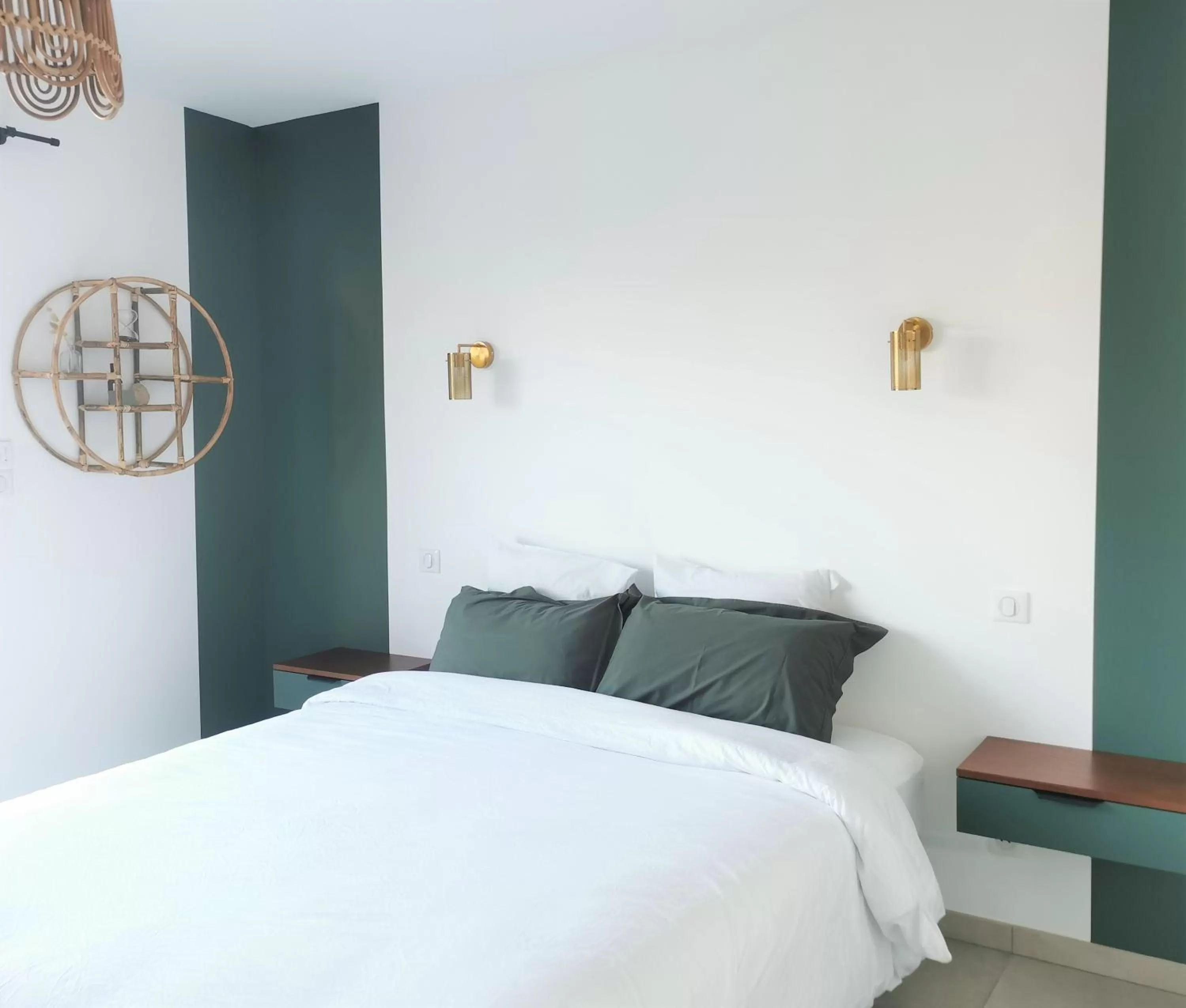 Bedroom, Bed in Au Jardin des Deux Roches