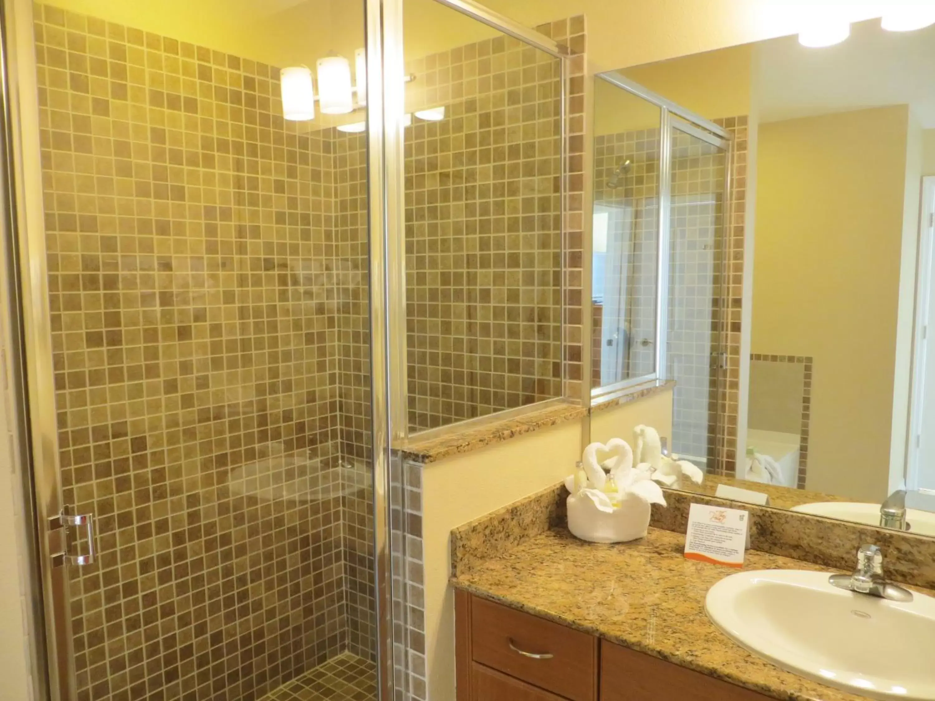 Shower, Bathroom in The Point Hotel & Suites Universal