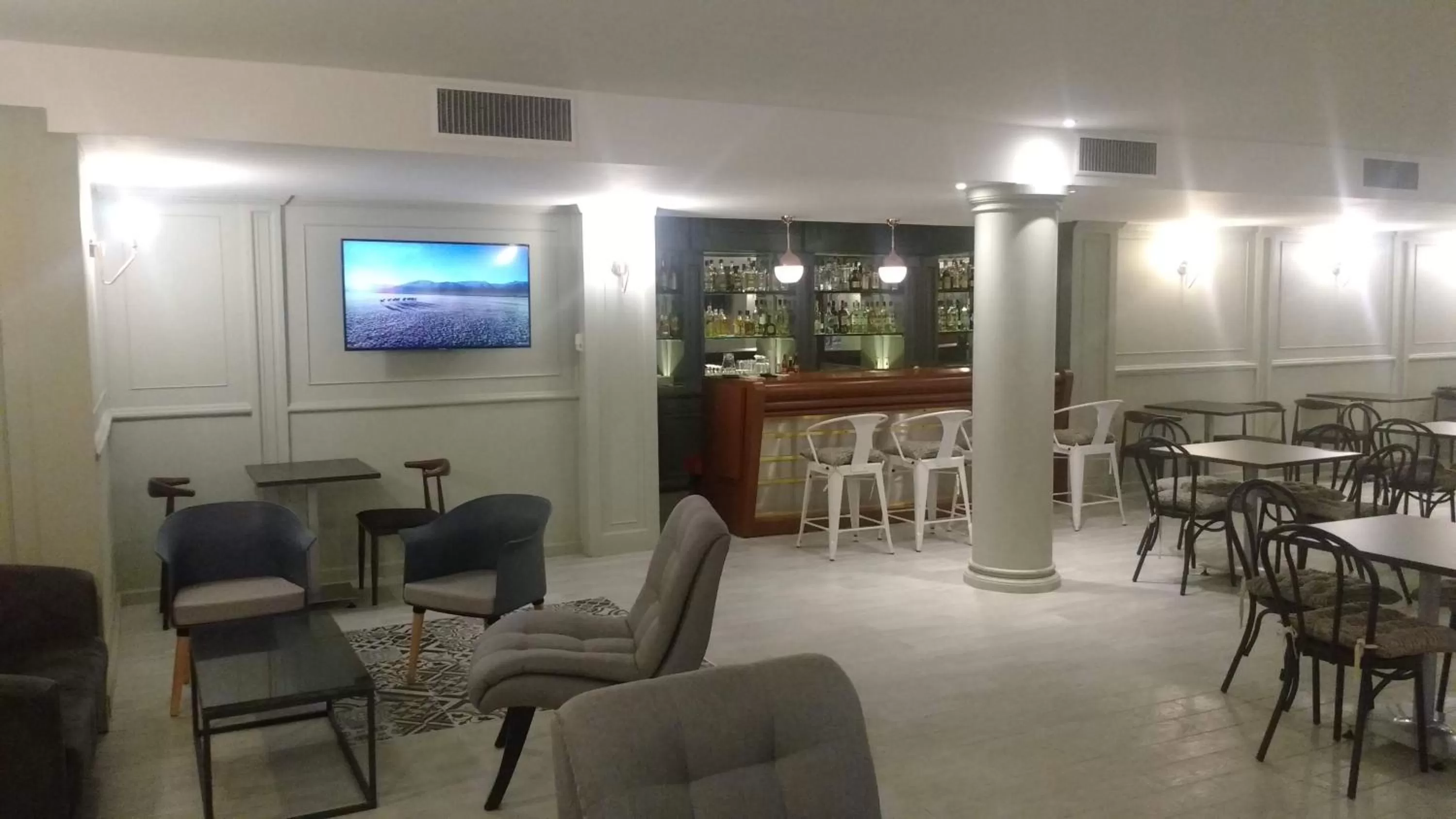 Lounge or bar in Country Plaza