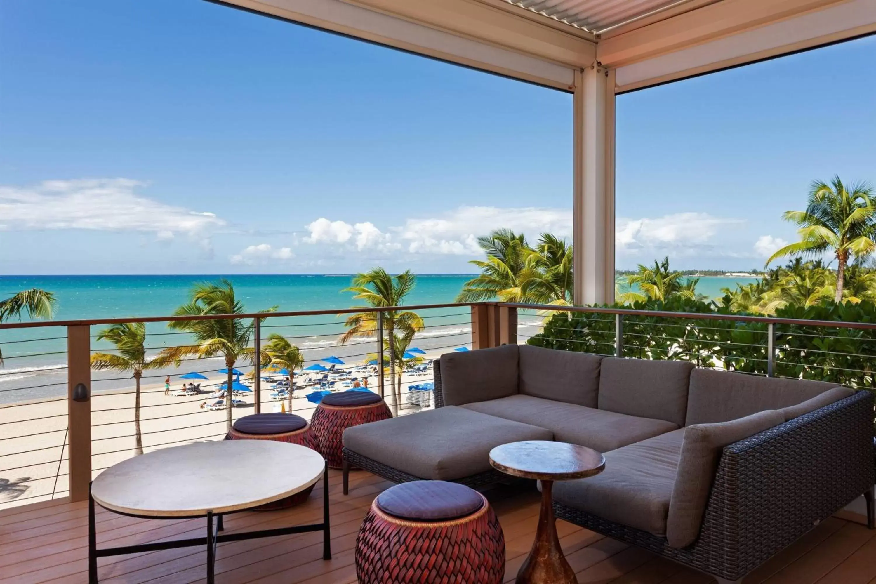 Lounge or bar, Balcony/Terrace in Courtyard by Marriott Isla Verde Beach Resort