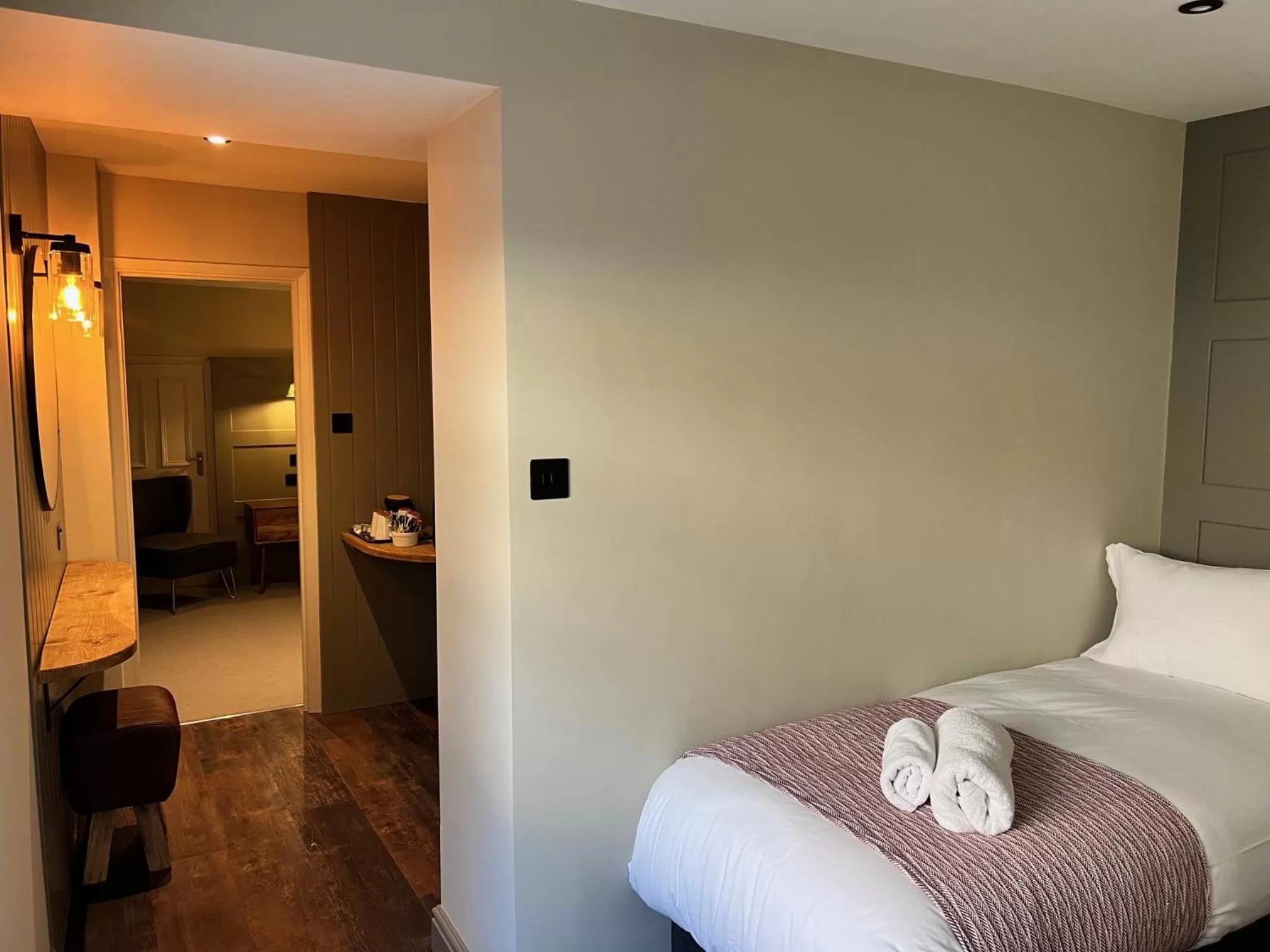 Bedroom, Bed in The Punchbowl Inn