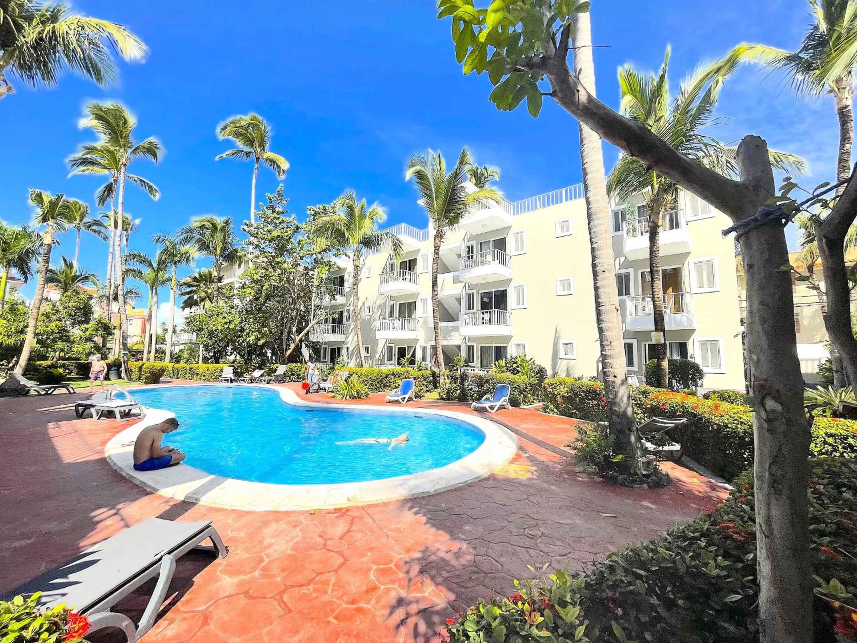 Property building, Swimming Pool in Sol Caribe del MAR BEACH STUDIOS WiFi HOTEL Los Corales Bavaro La Altagracia BEACH CLUB & SPA