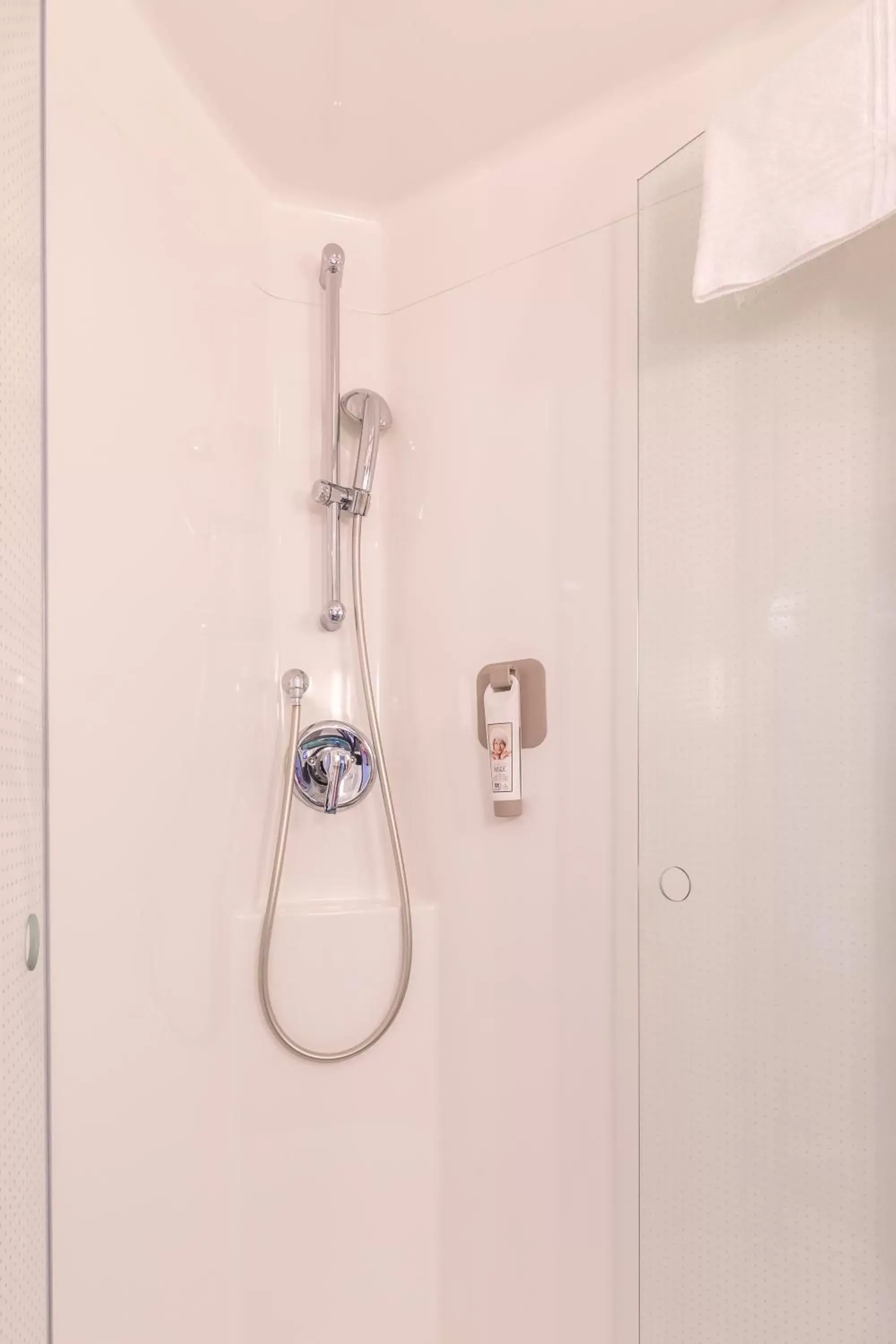 Shower, Bathroom in ibis Genève Aéroport