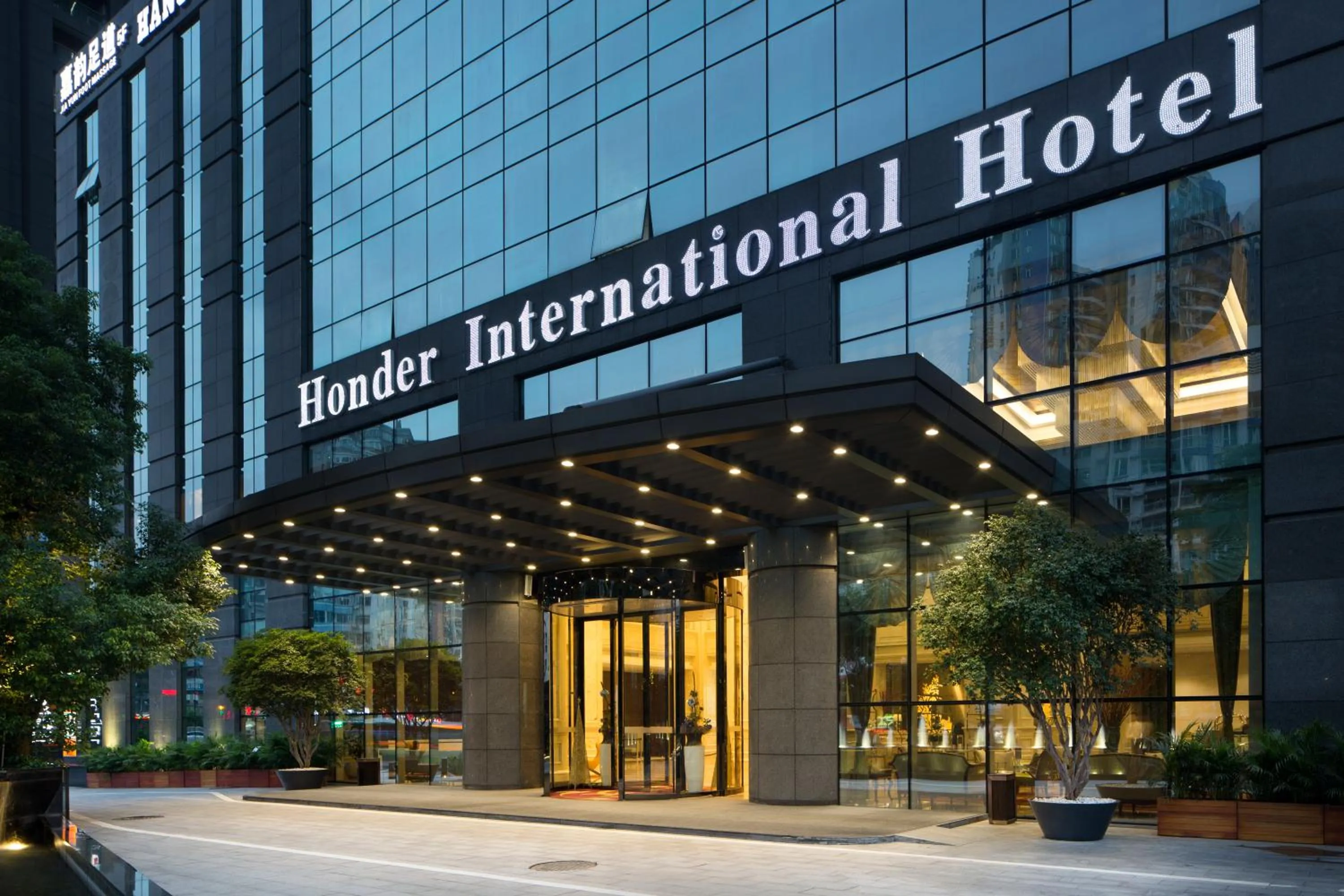 Property building in Honder International Hotel - Free shuttle bus between hotel and exhibition center during Canton Fair period
