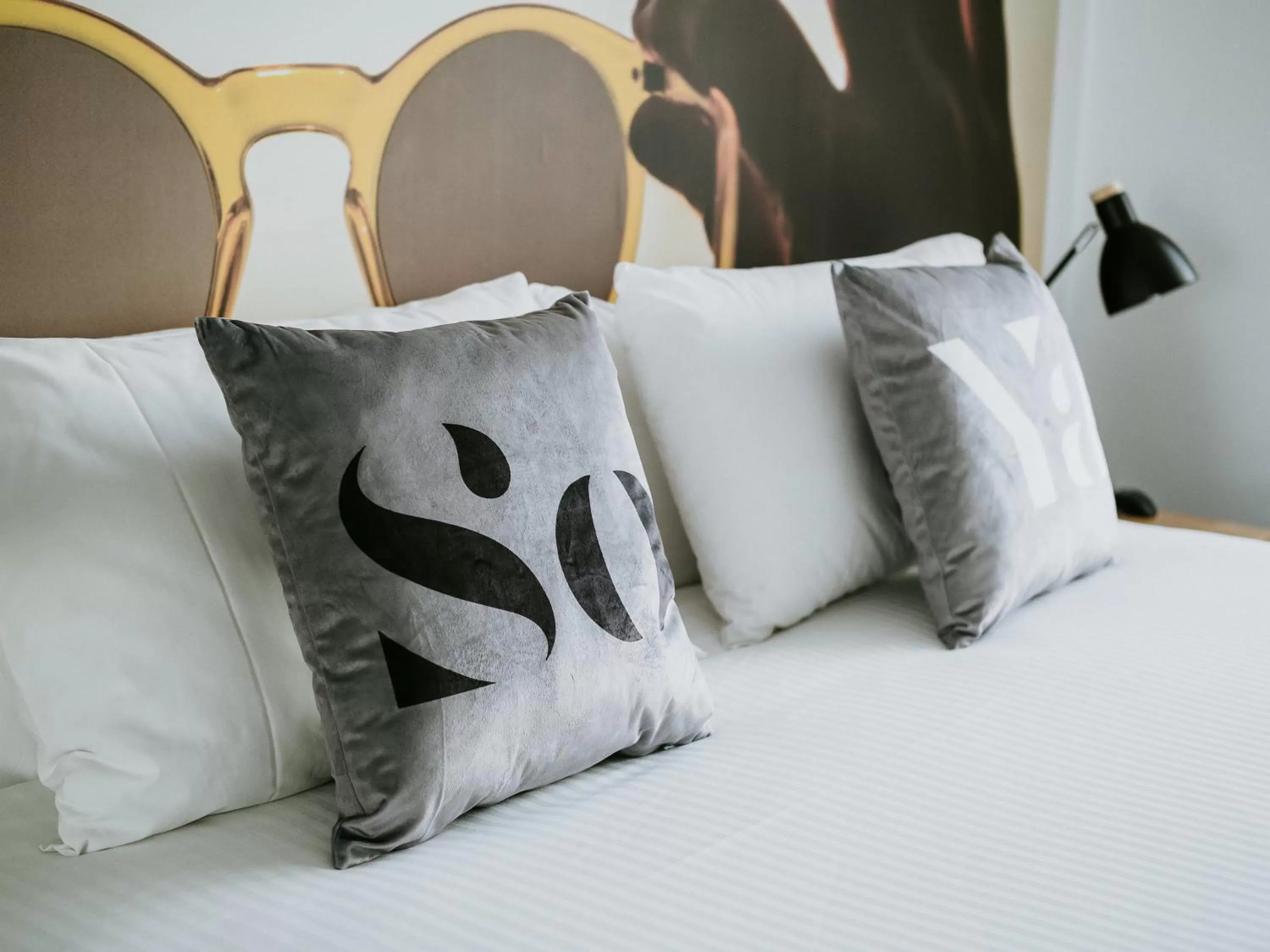 Bed in SoYa Apartment Hotel