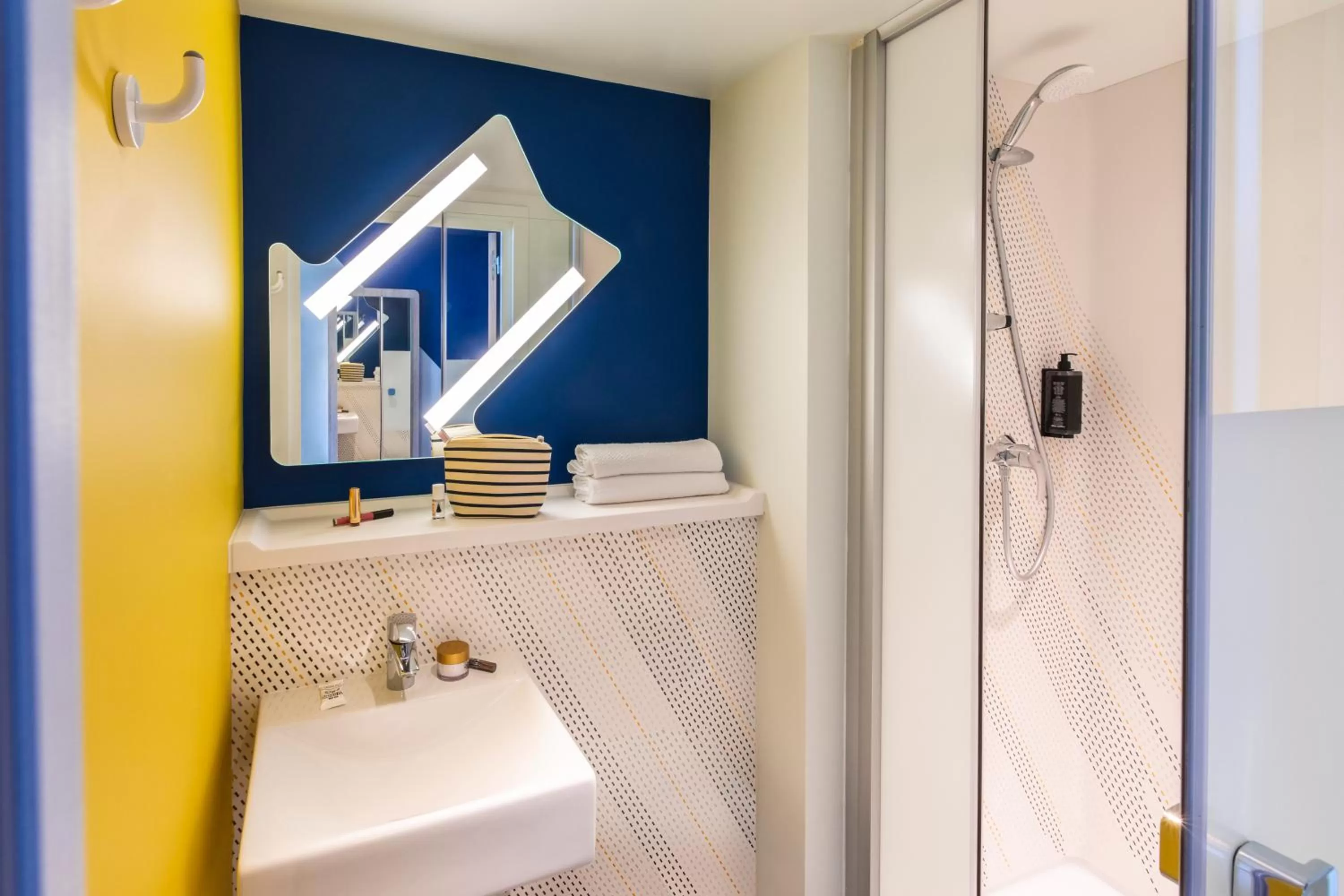 Bathroom in Ibis Budget Strasbourg Centre Republique