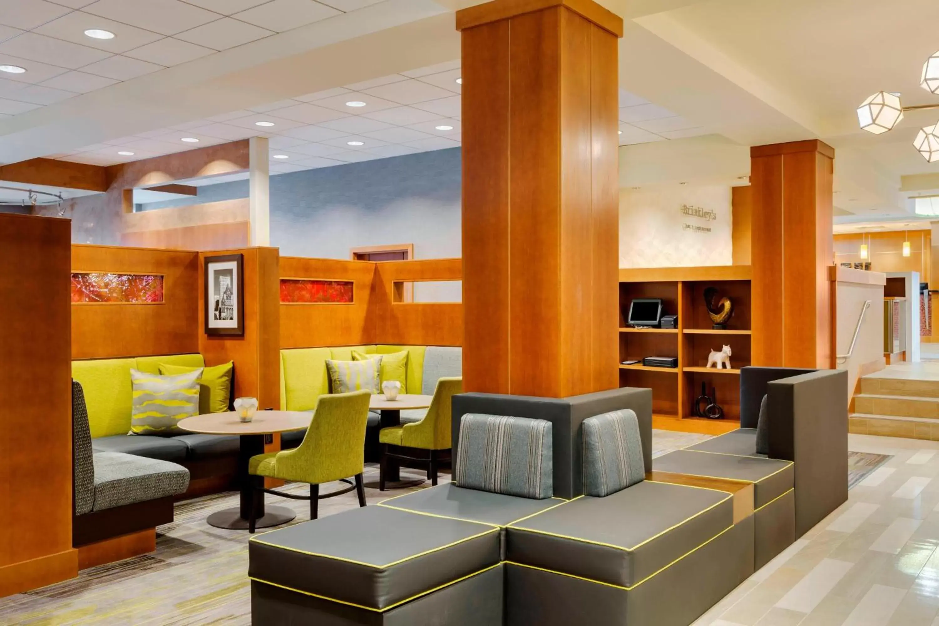 Lobby or reception, Lounge/Bar in Courtyard by Marriott Boston Logan Airport