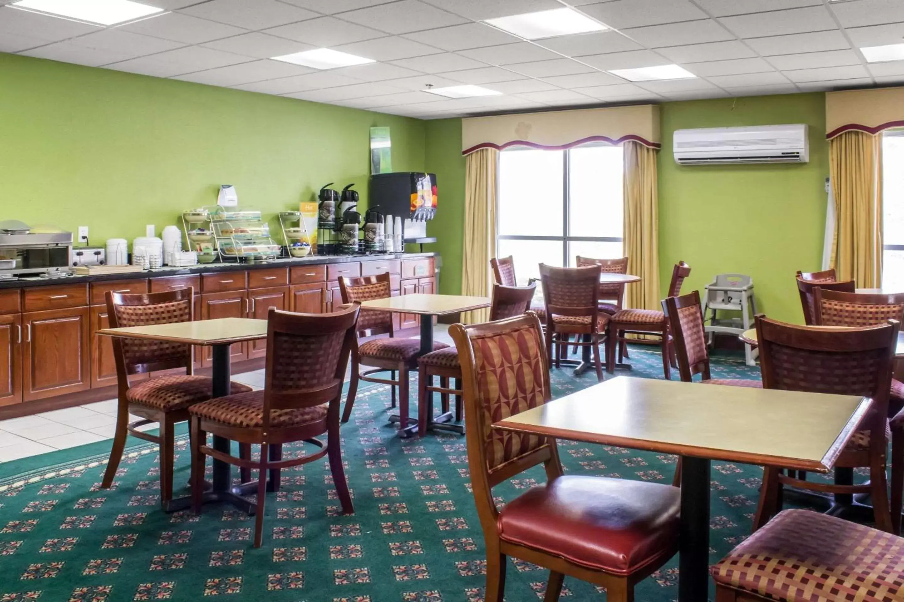 Restaurant/Places to Eat in Quality Inn & Suites