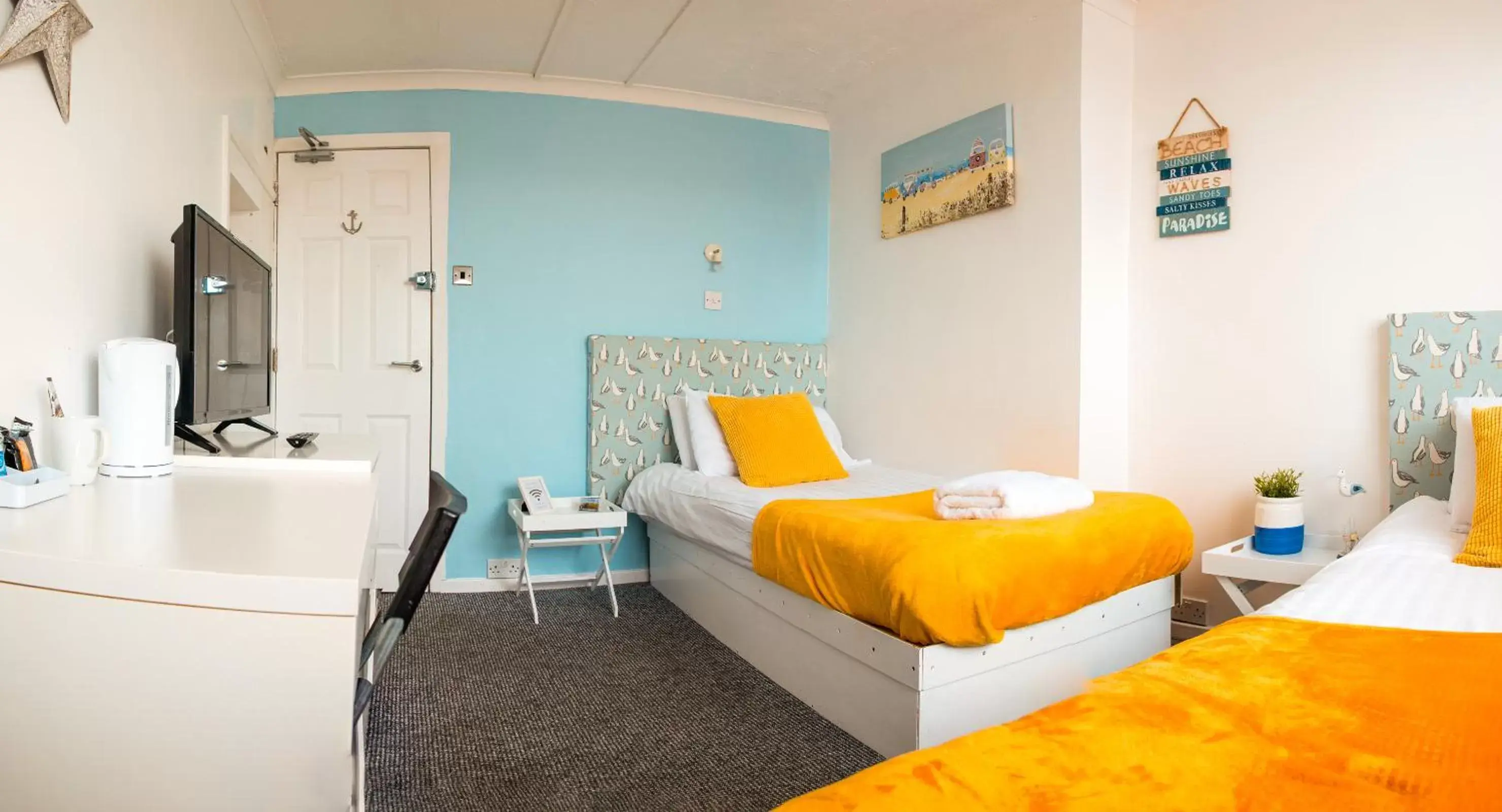 Standard Twin Room with Shared Bathroom in The Chedburgh Standard Twin Room with Shared Bathroom in The Chedburgh