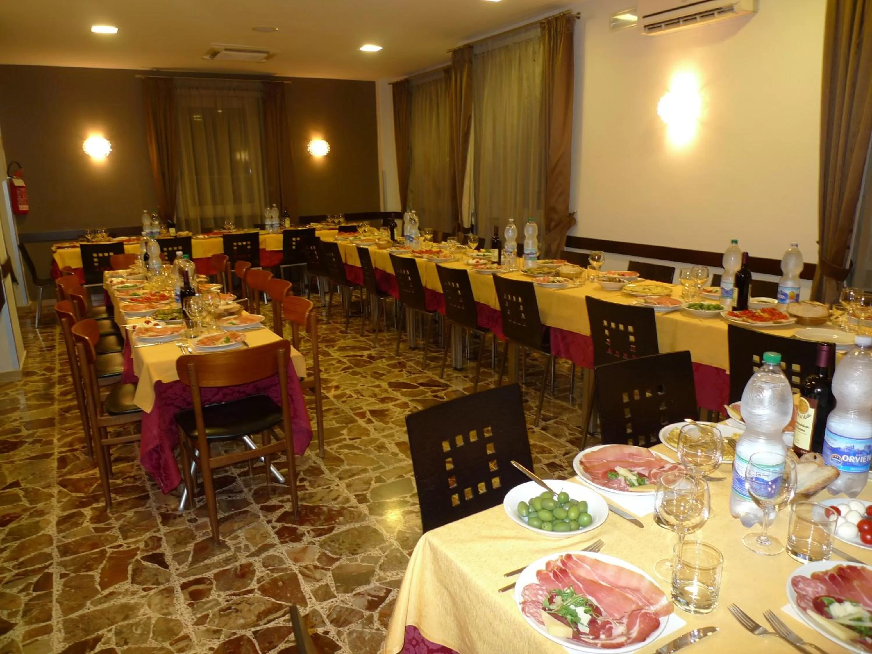 Restaurant/places to eat in Hotel de Meis