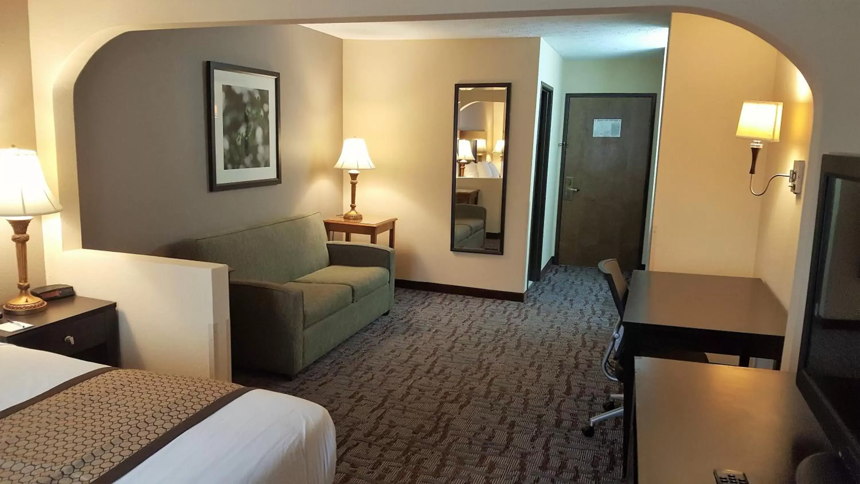 Bedroom, Seating Area in Baymont by Wyndham Belleville Airport Area Free Airport Shuttle