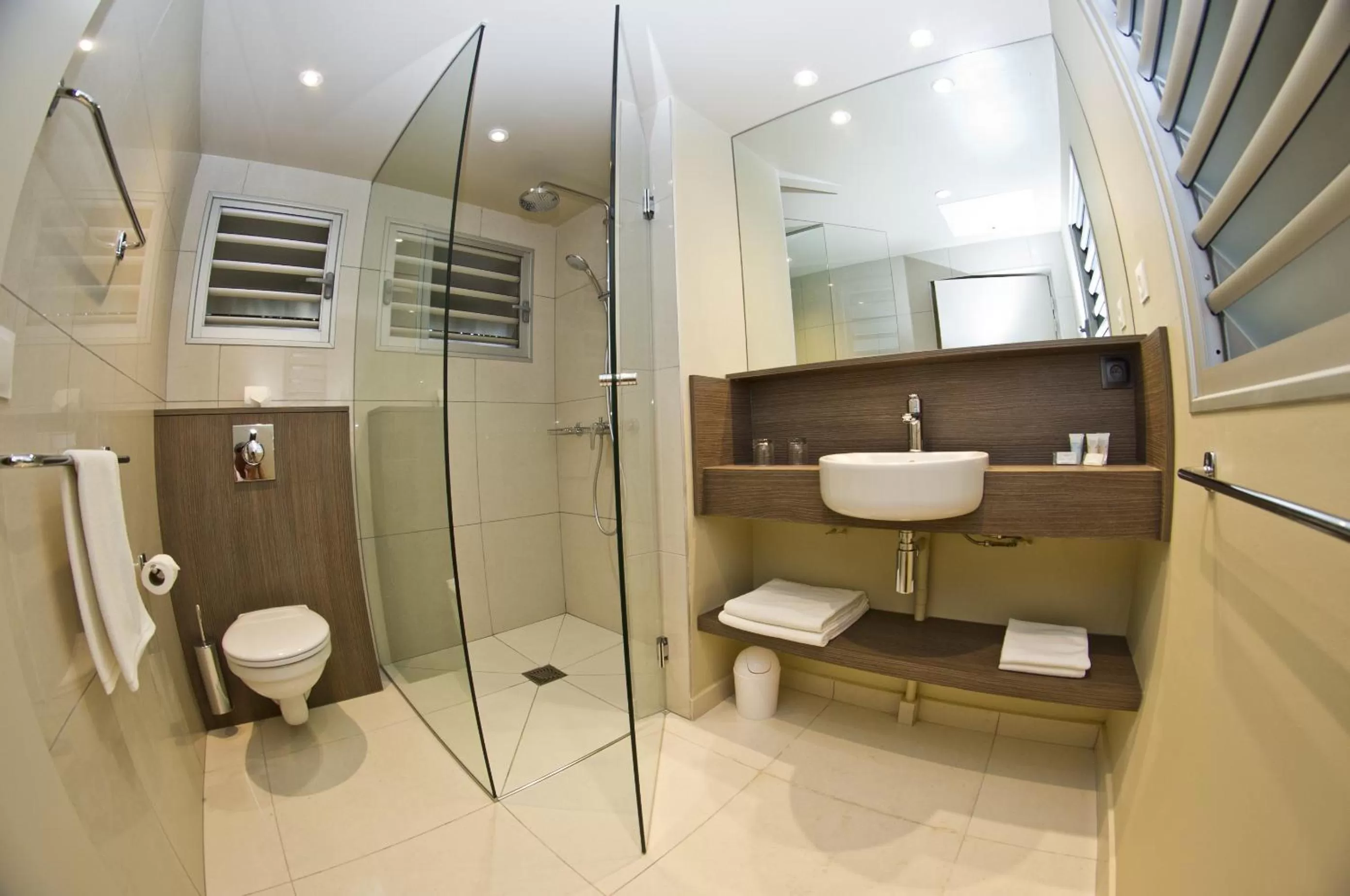 Shower in Hotel Koulnoue Village