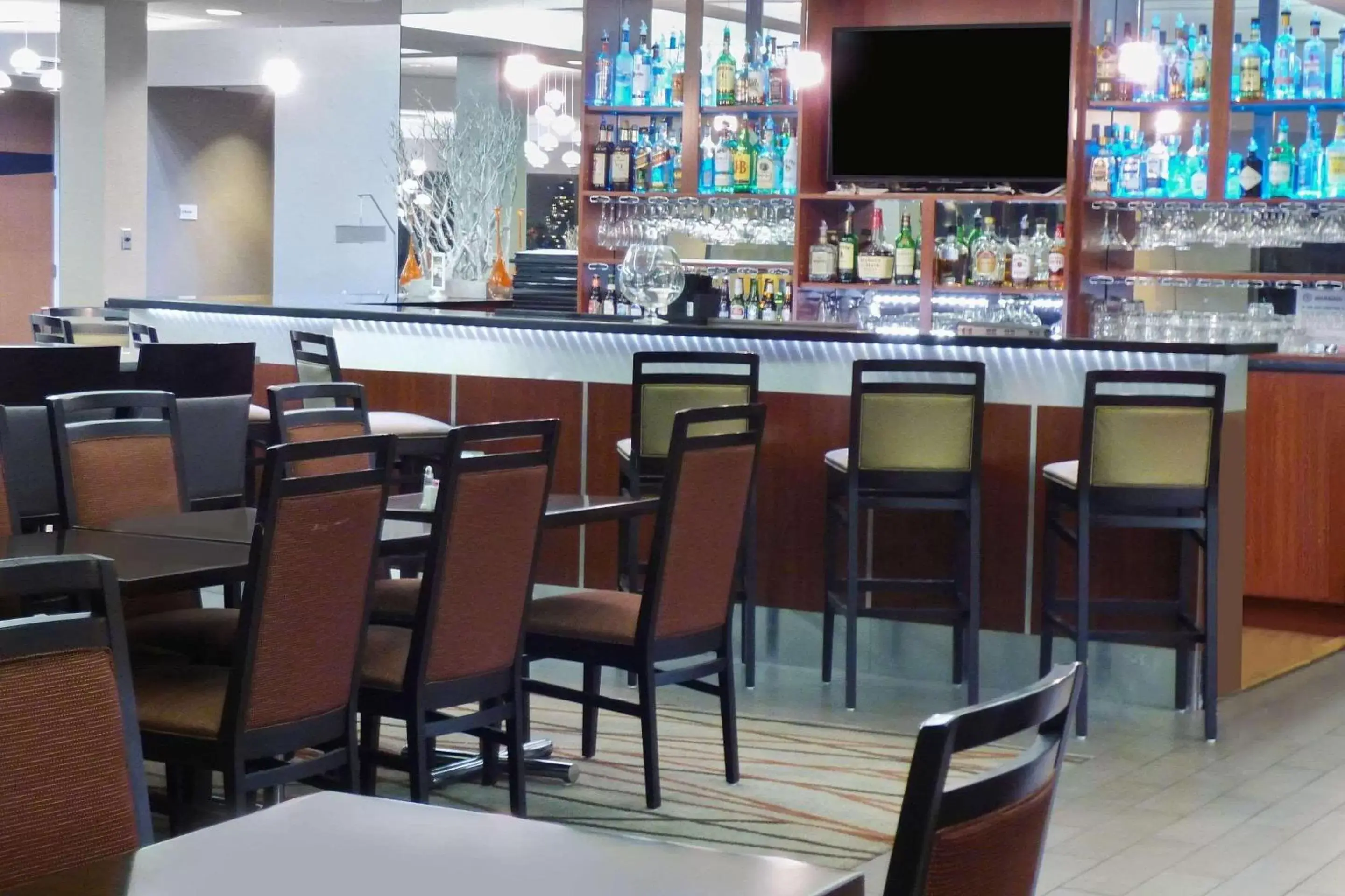 Lounge or bar, Restaurant/Places to Eat in Radisson Akron-Fairlawn Copley