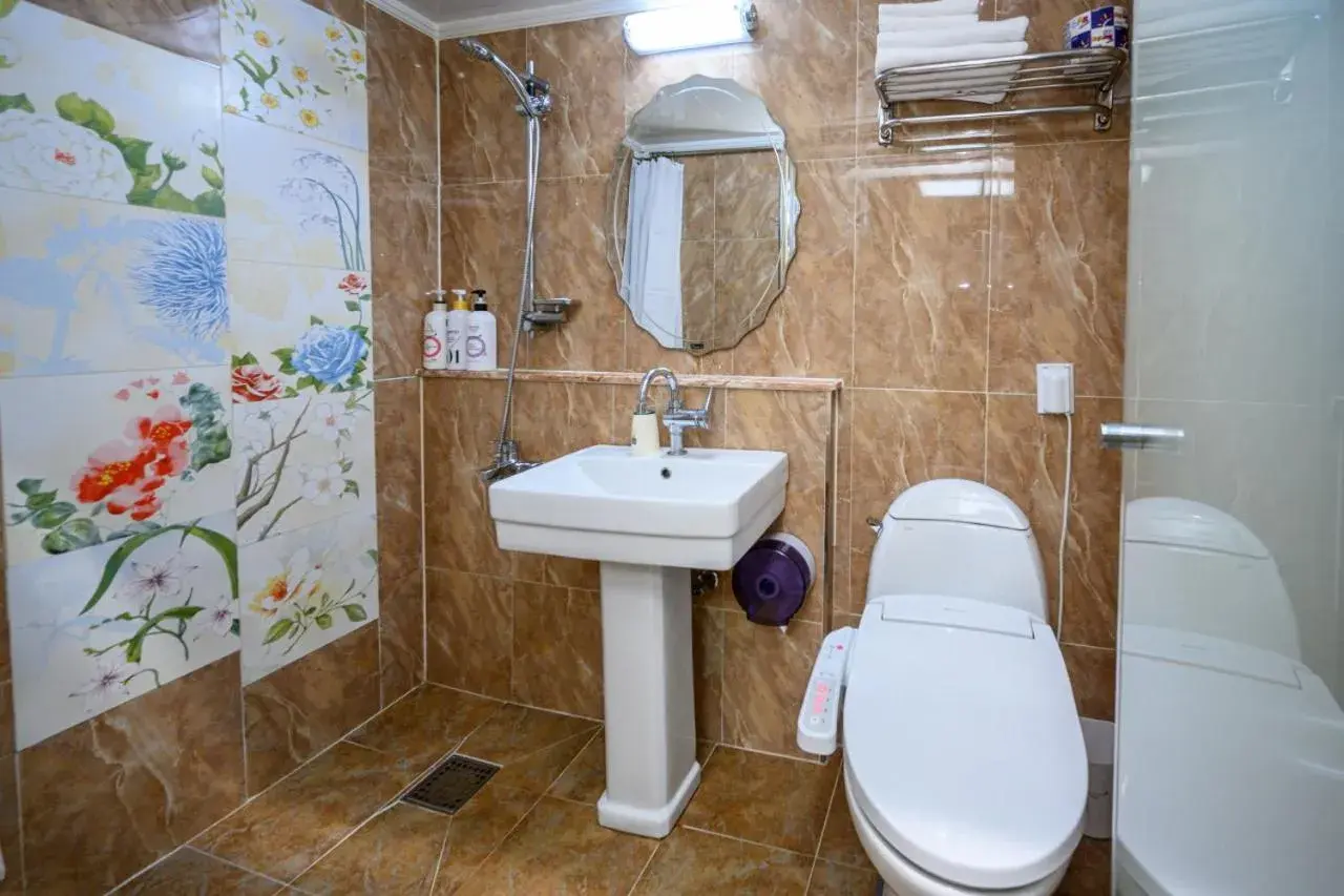 Bathroom in Daeyoung Hotel Myeongdong