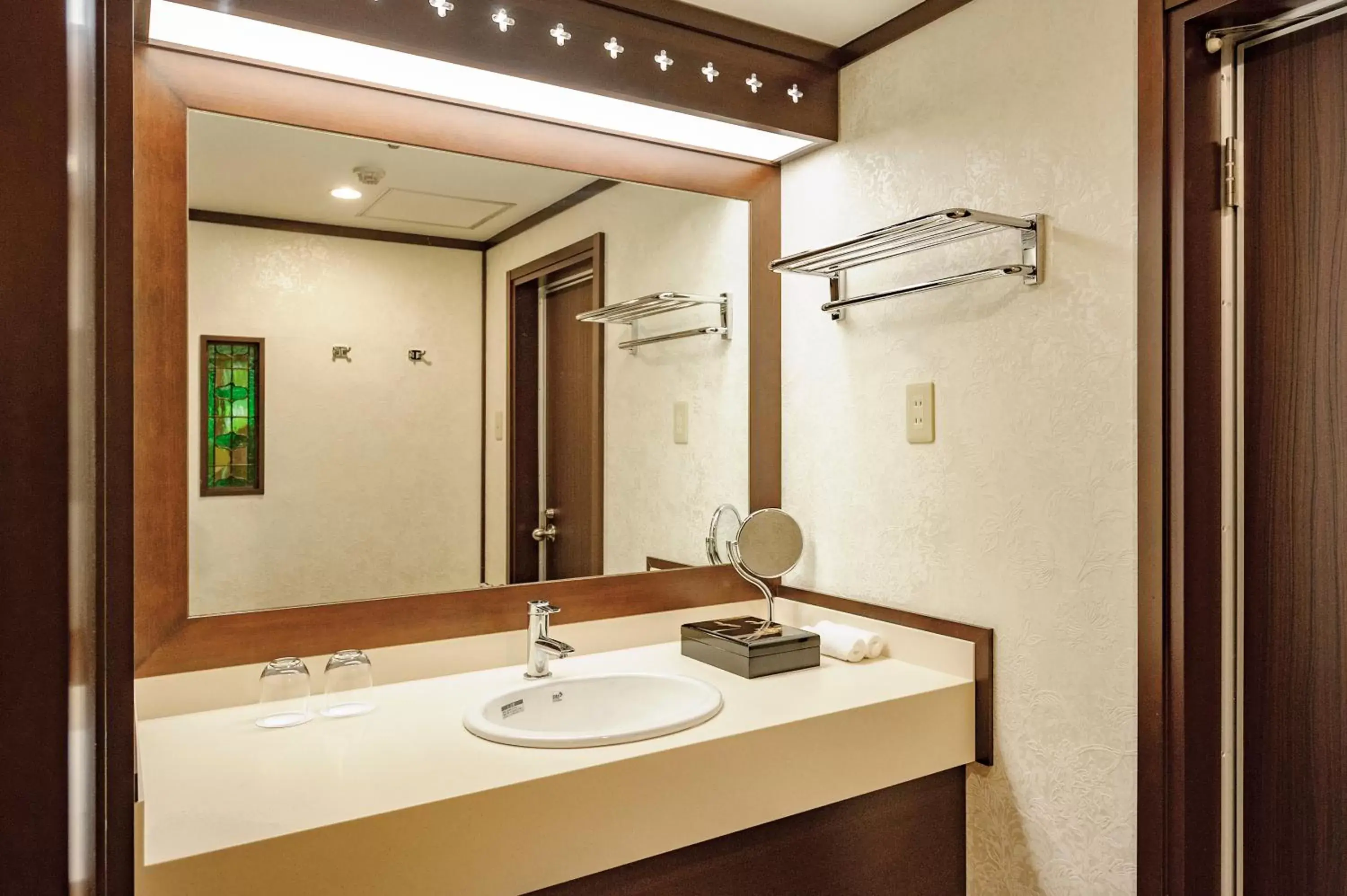 Photo of the whole room, Bathroom in Kanazawa Hakuchoro Hotel Sanraku