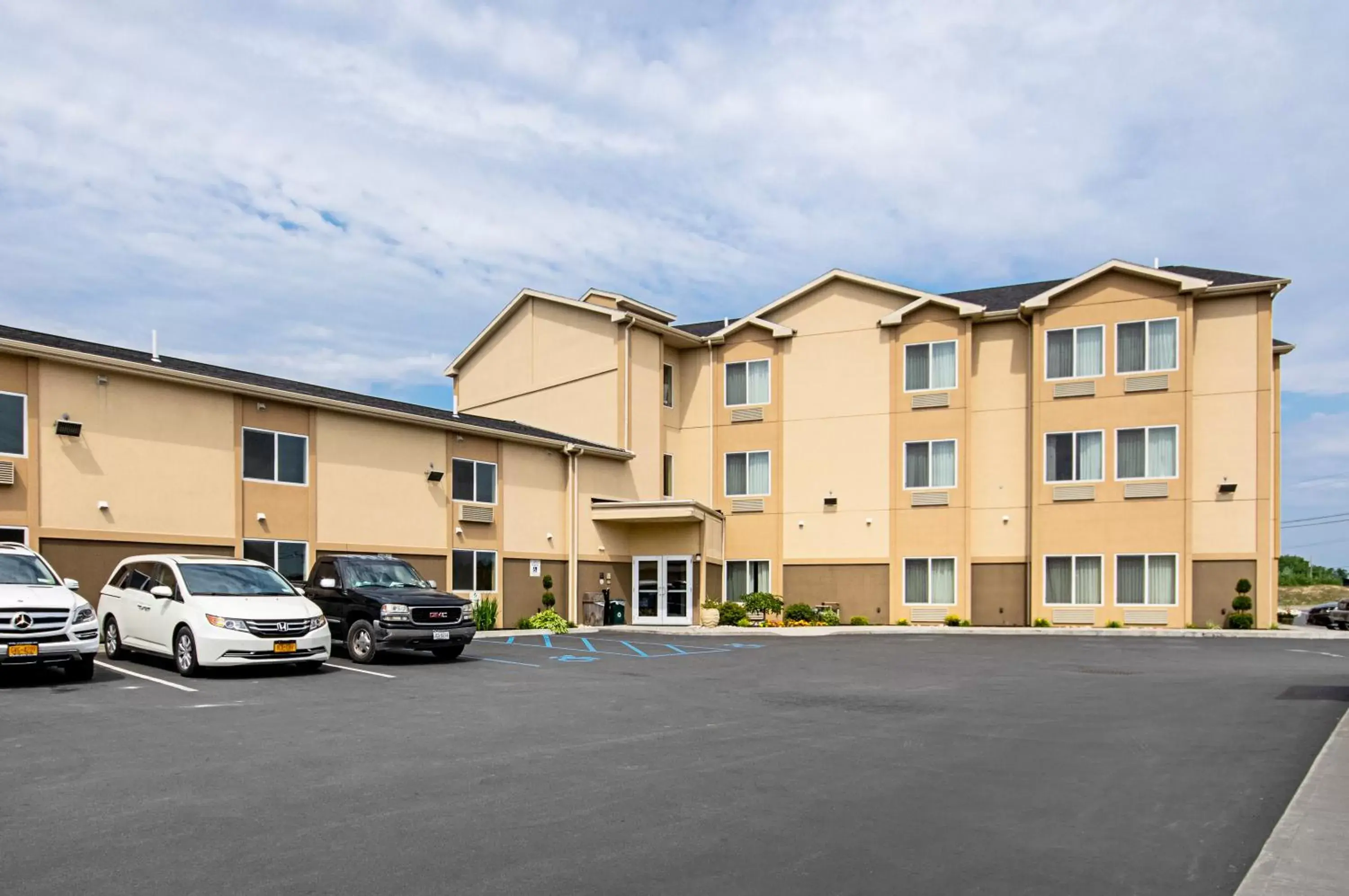 Property Building in Quality Inn & Suites Glenmont - Albany South