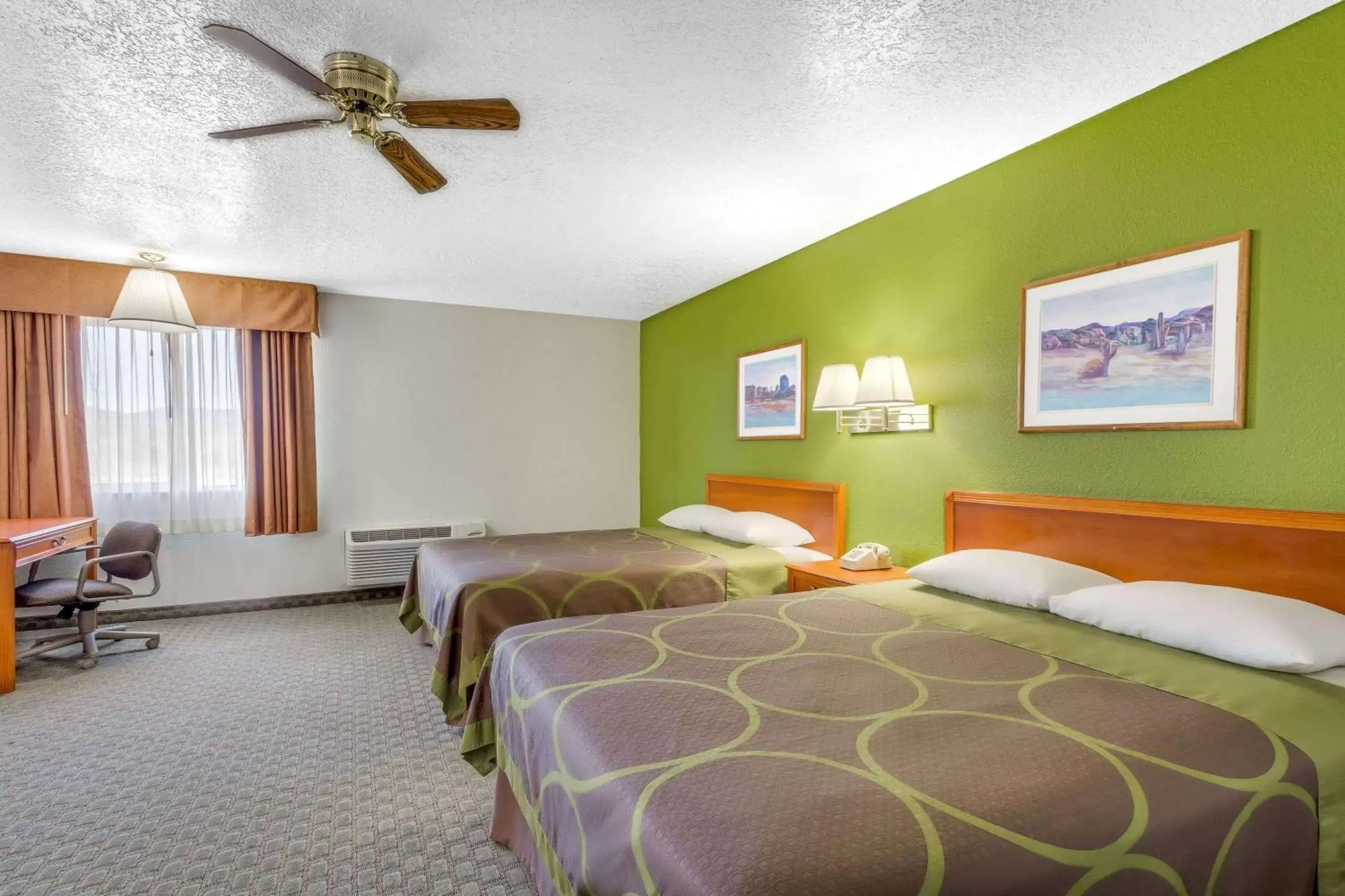 Photo of the whole room, Bed in Super 8 by Wyndham Price