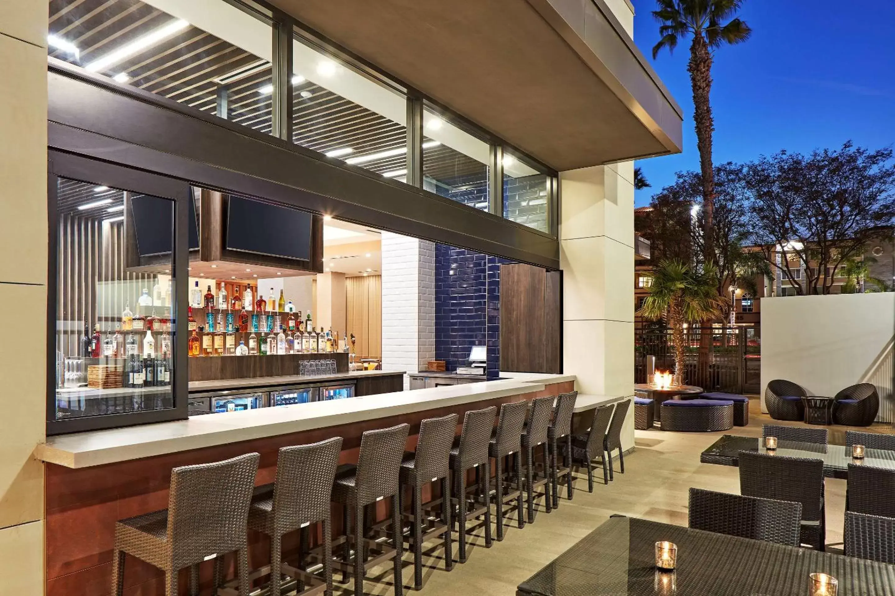 Restaurant/places to eat, Lounge/Bar in Cambria Hotel & Suites Anaheim Resort Area