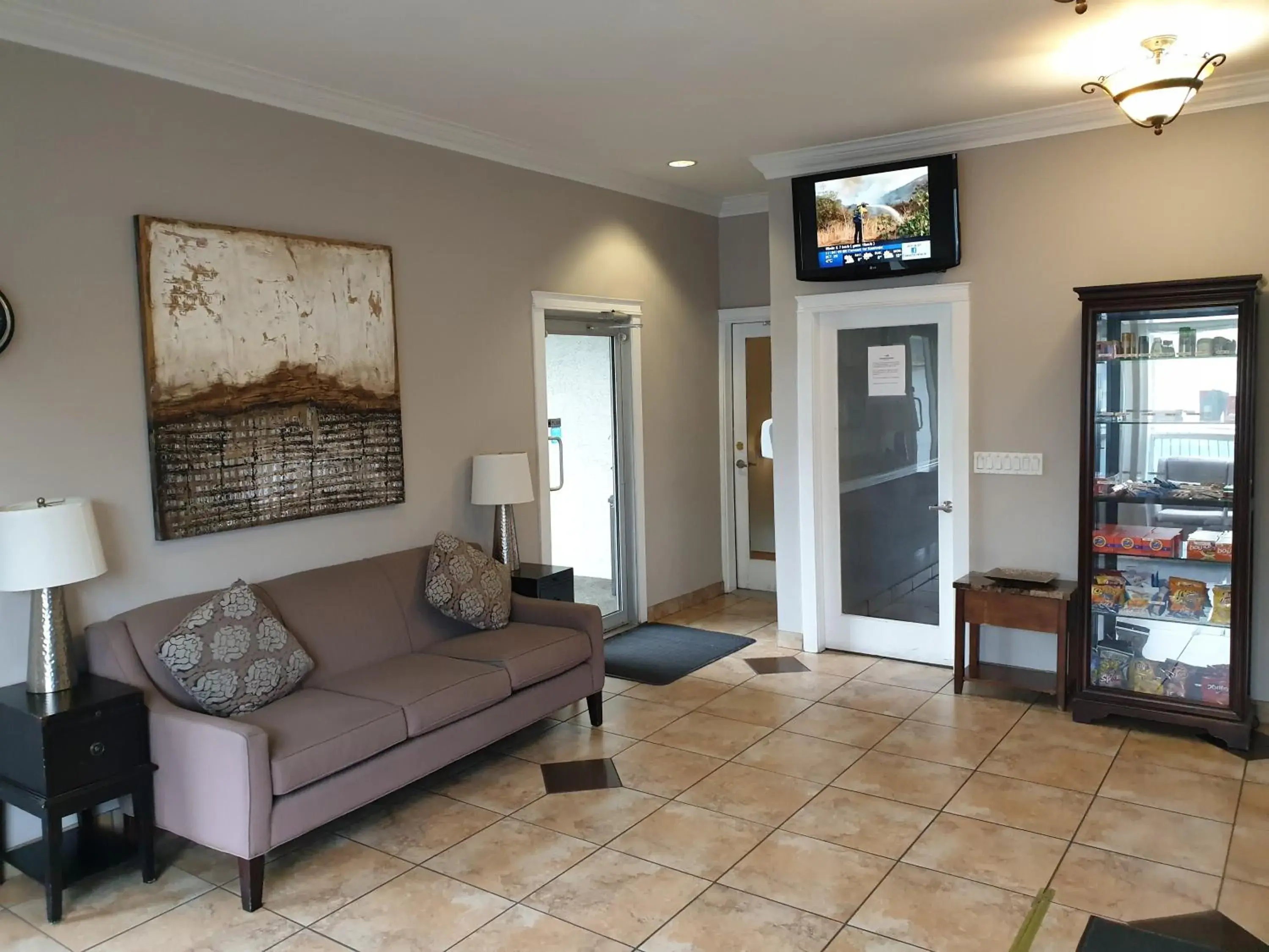 Property building, Seating Area in Riverland Inn & Suites