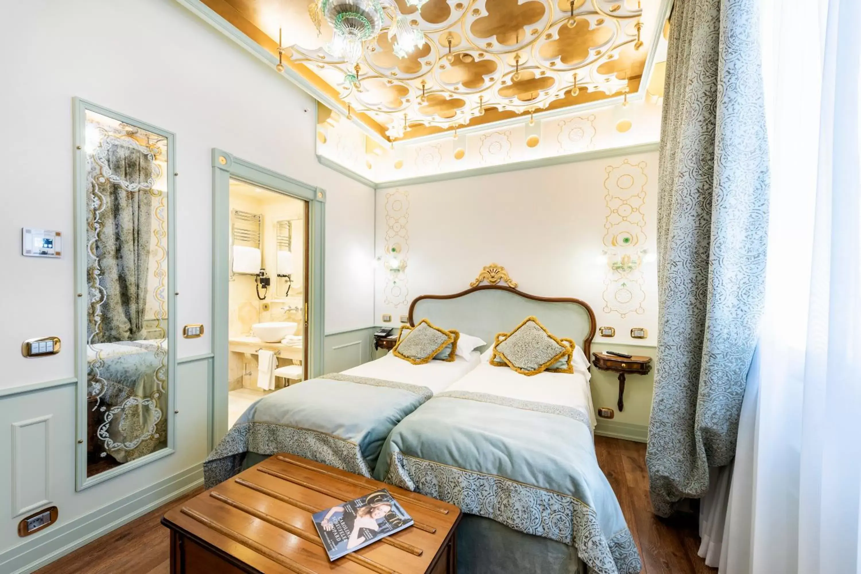 Bedroom, Bed in Monaco & Grand Canal