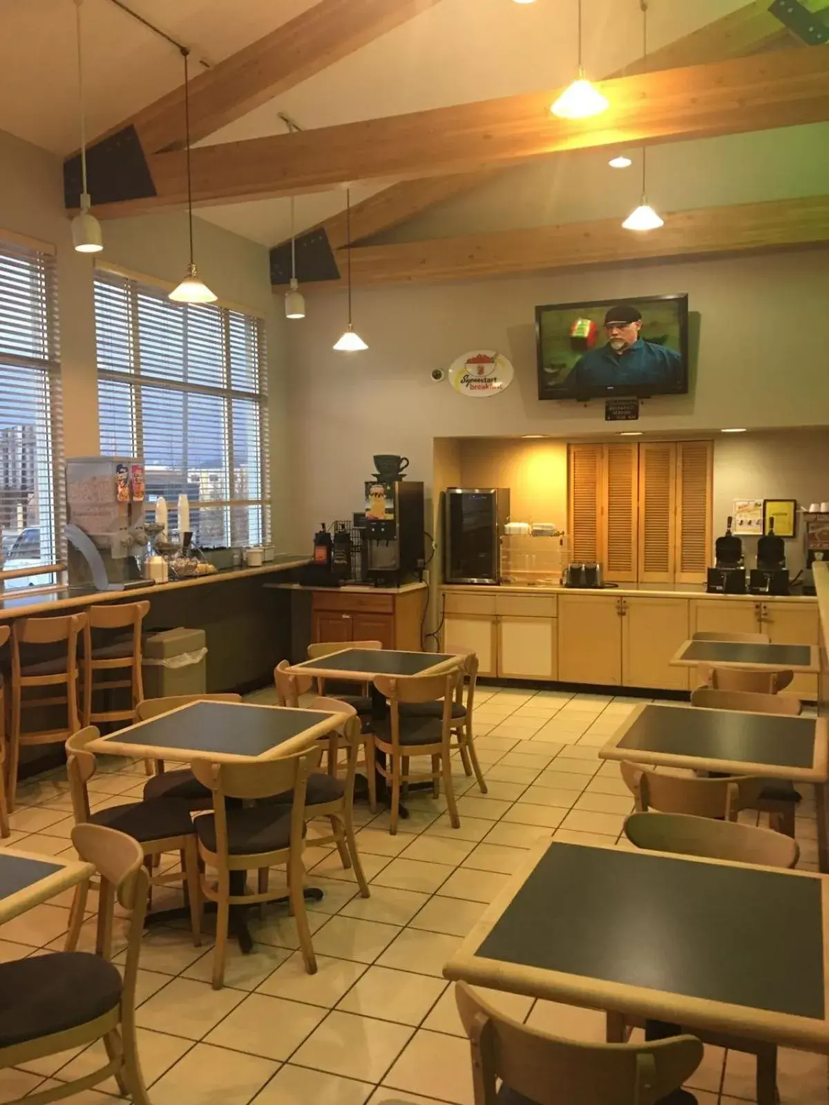 Coffee/tea facilities, Restaurant/Places to Eat in Super 8 by Wyndham Helena