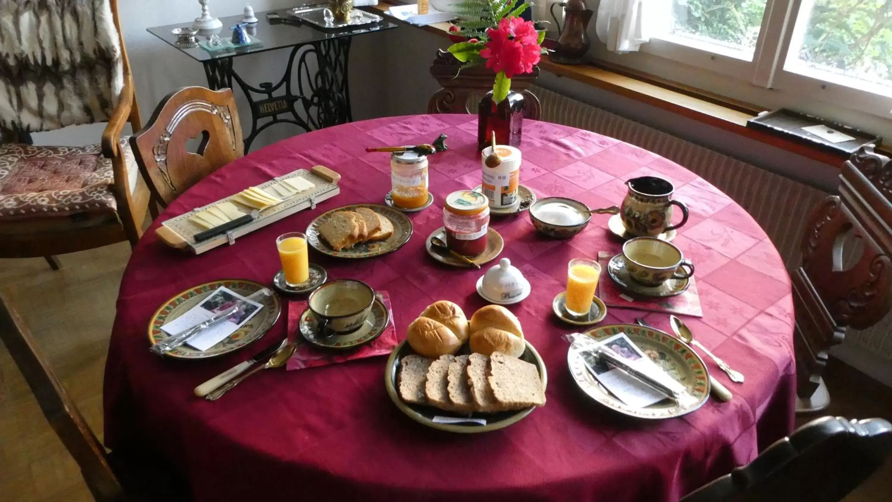 Continental breakfast in Chez Jean et Daisy