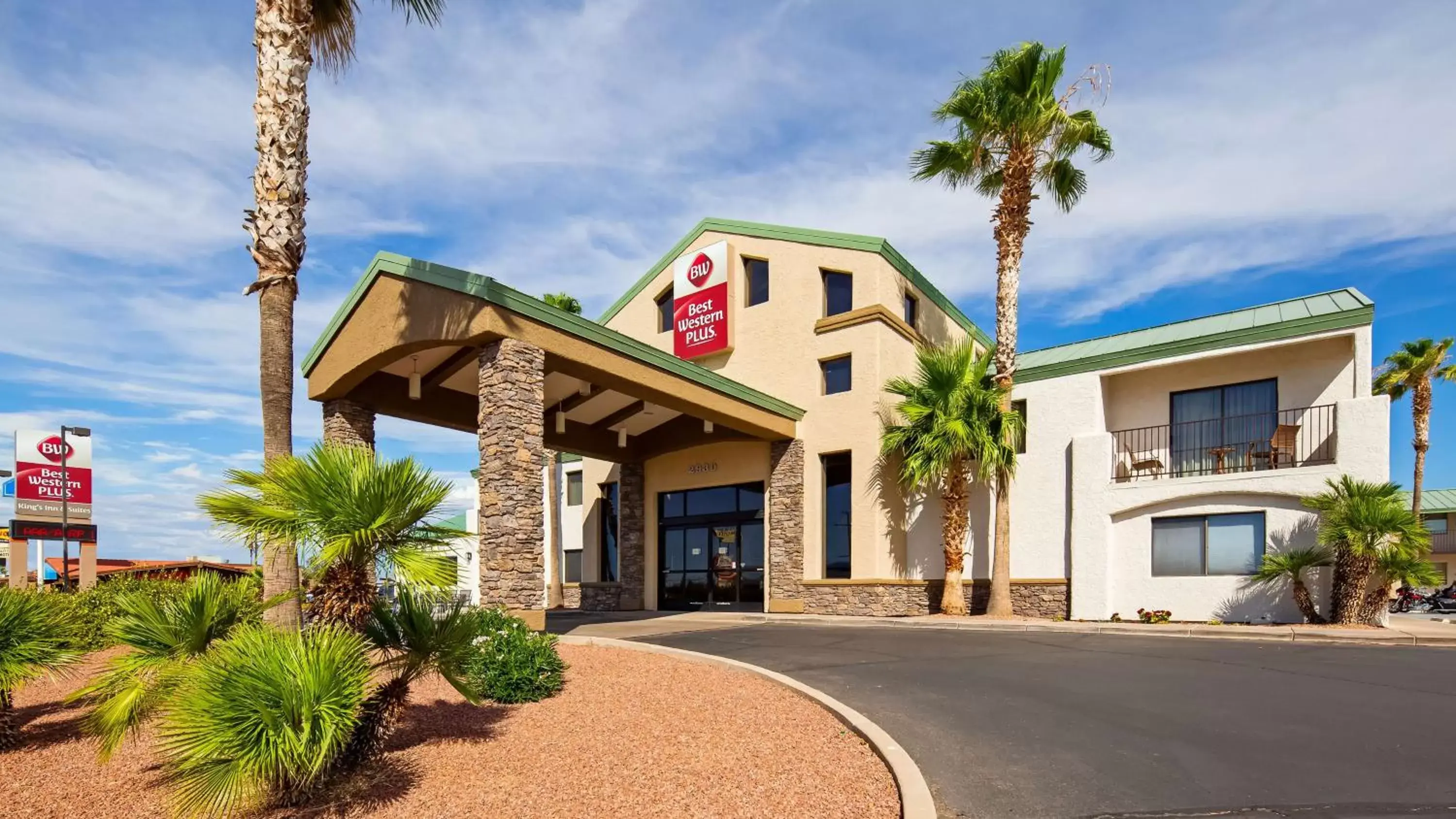 Property building in Best Western Plus King's Inn and Suites Property building in Best Western Plus King's Inn and Suites