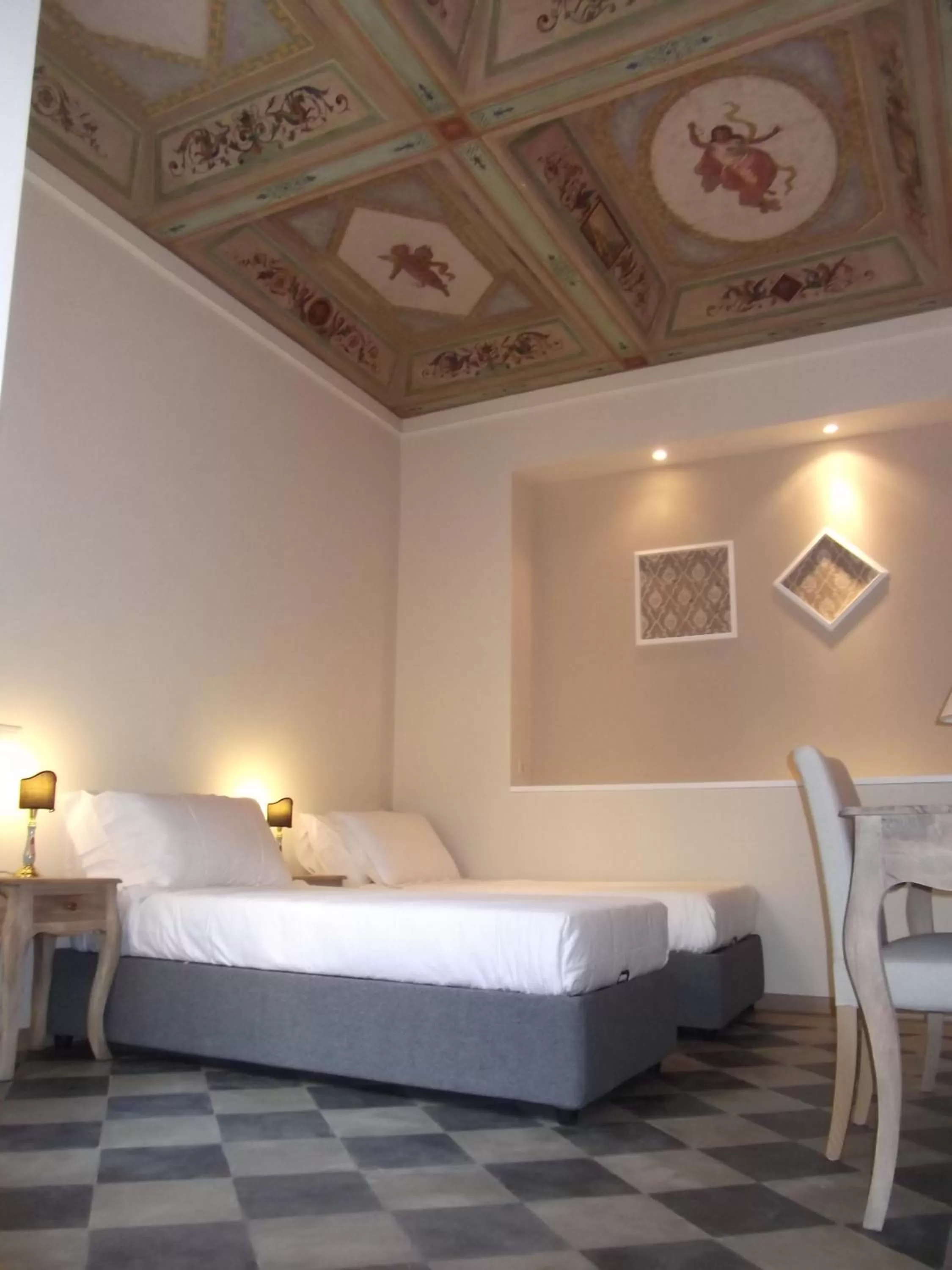 Photo of the whole room, Bed in Little Queen Suite