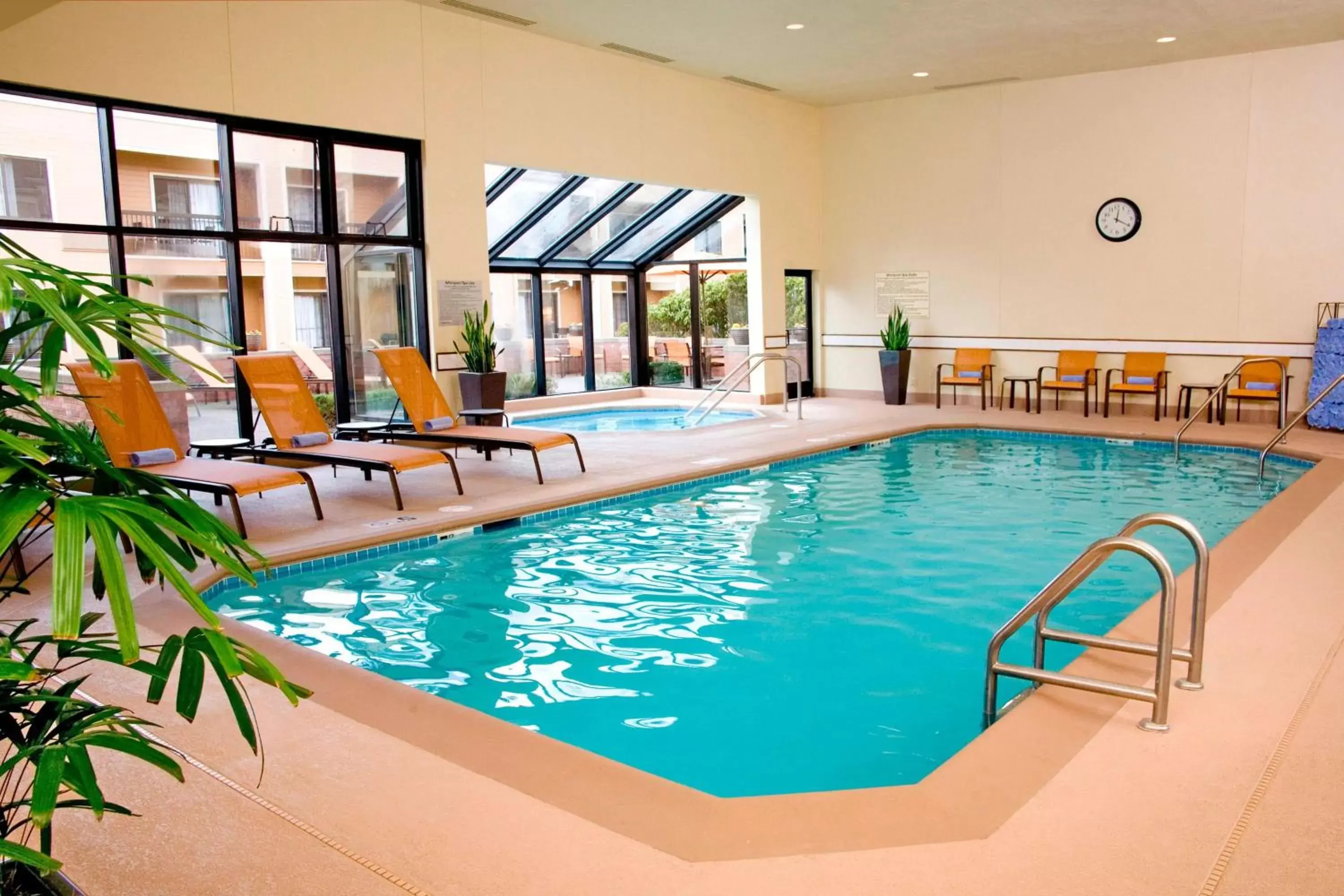 Pool view, Swimming Pool in Sonesta Select Seattle Bellevue Redmond