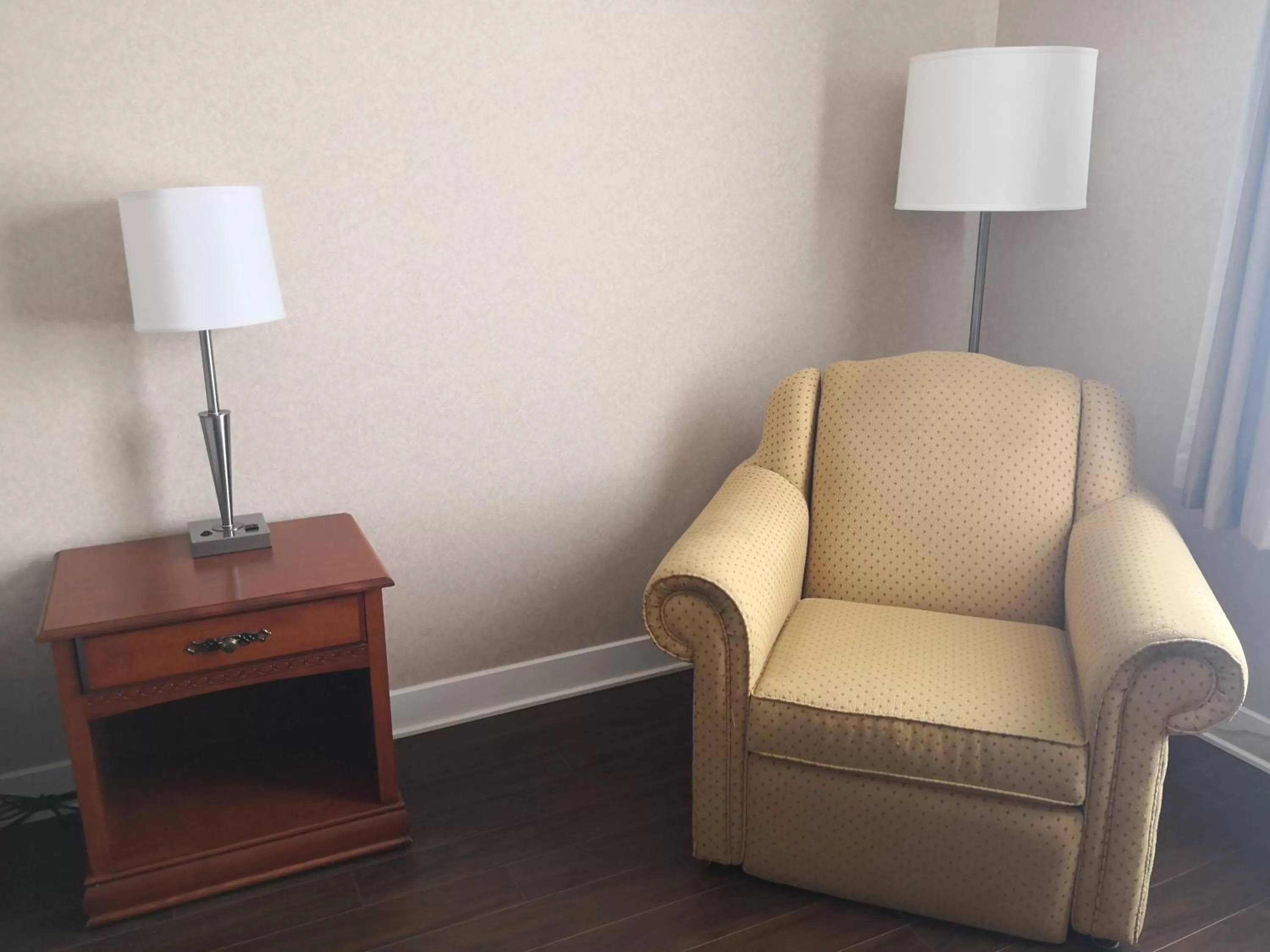 Seating area in Quality Inn & Suites