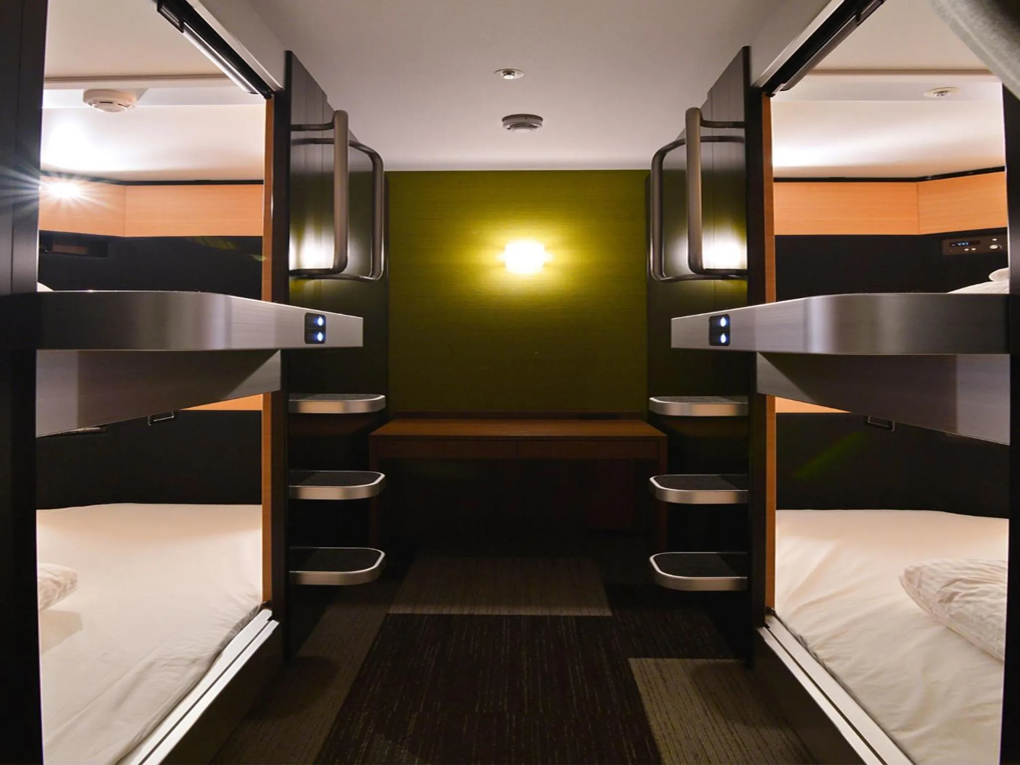 Photo of the whole room, Bed in Gardens Cabin