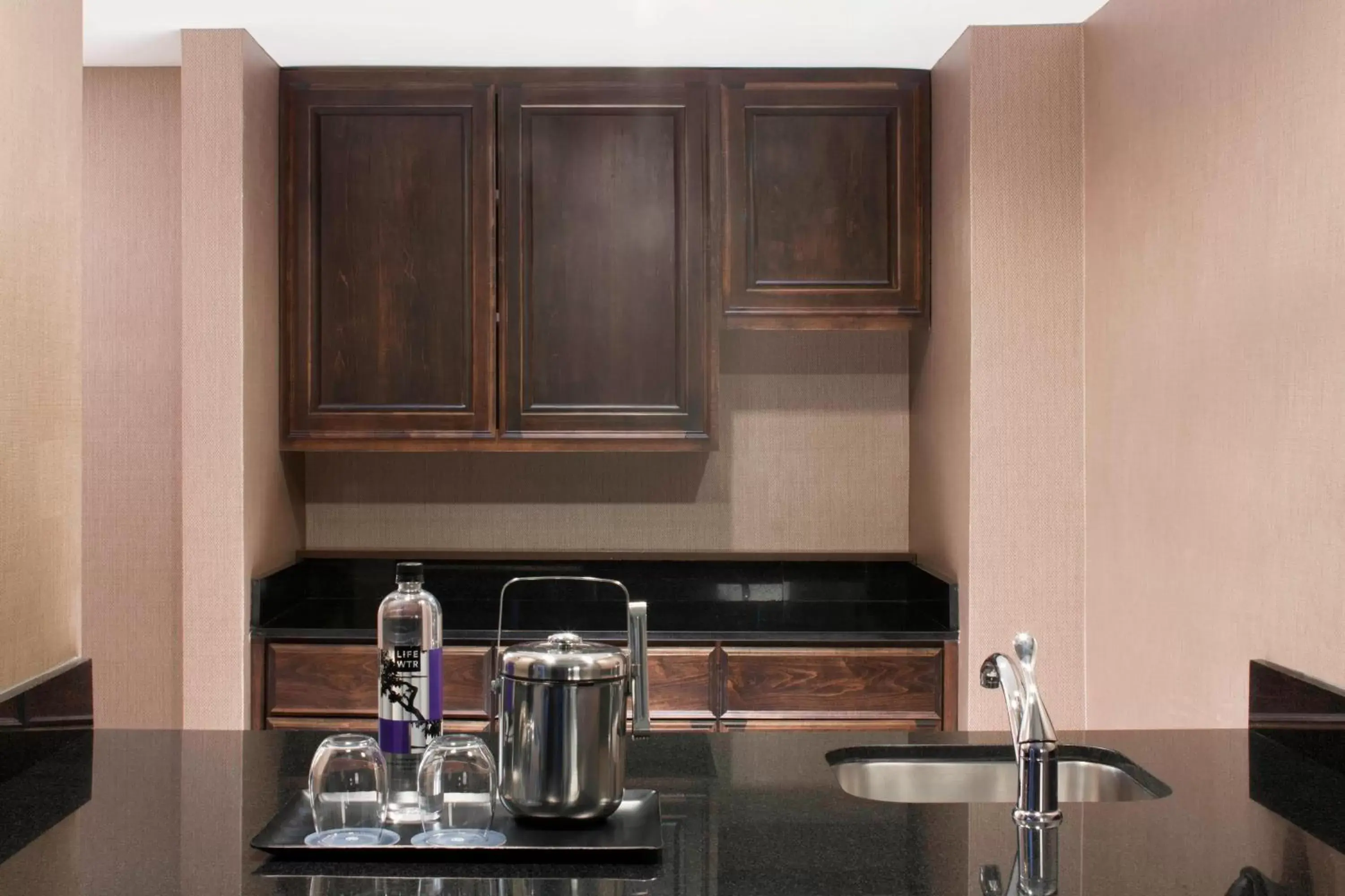 Kitchen or kitchenette, Kitchen/Kitchenette in Sheraton DFW Airport Hotel