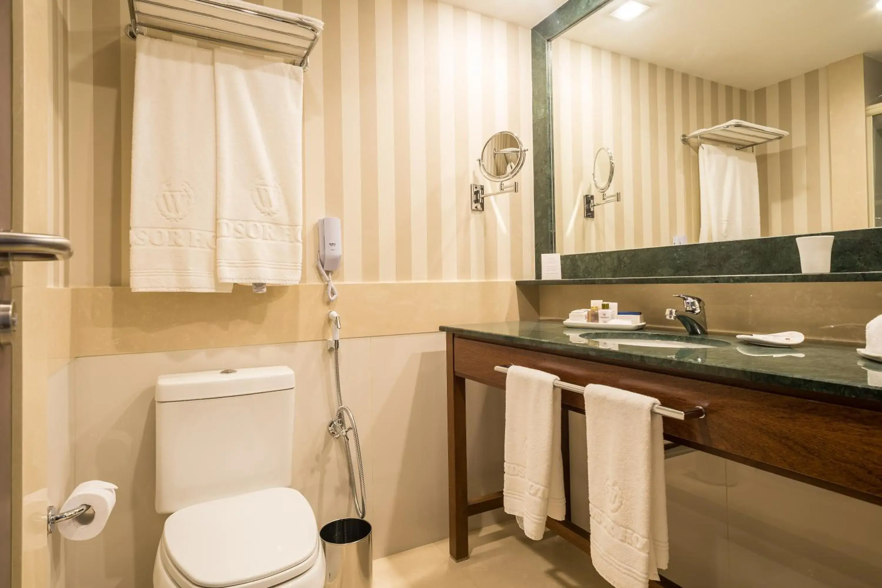 Bathroom in Windsor Oceanico Hotel