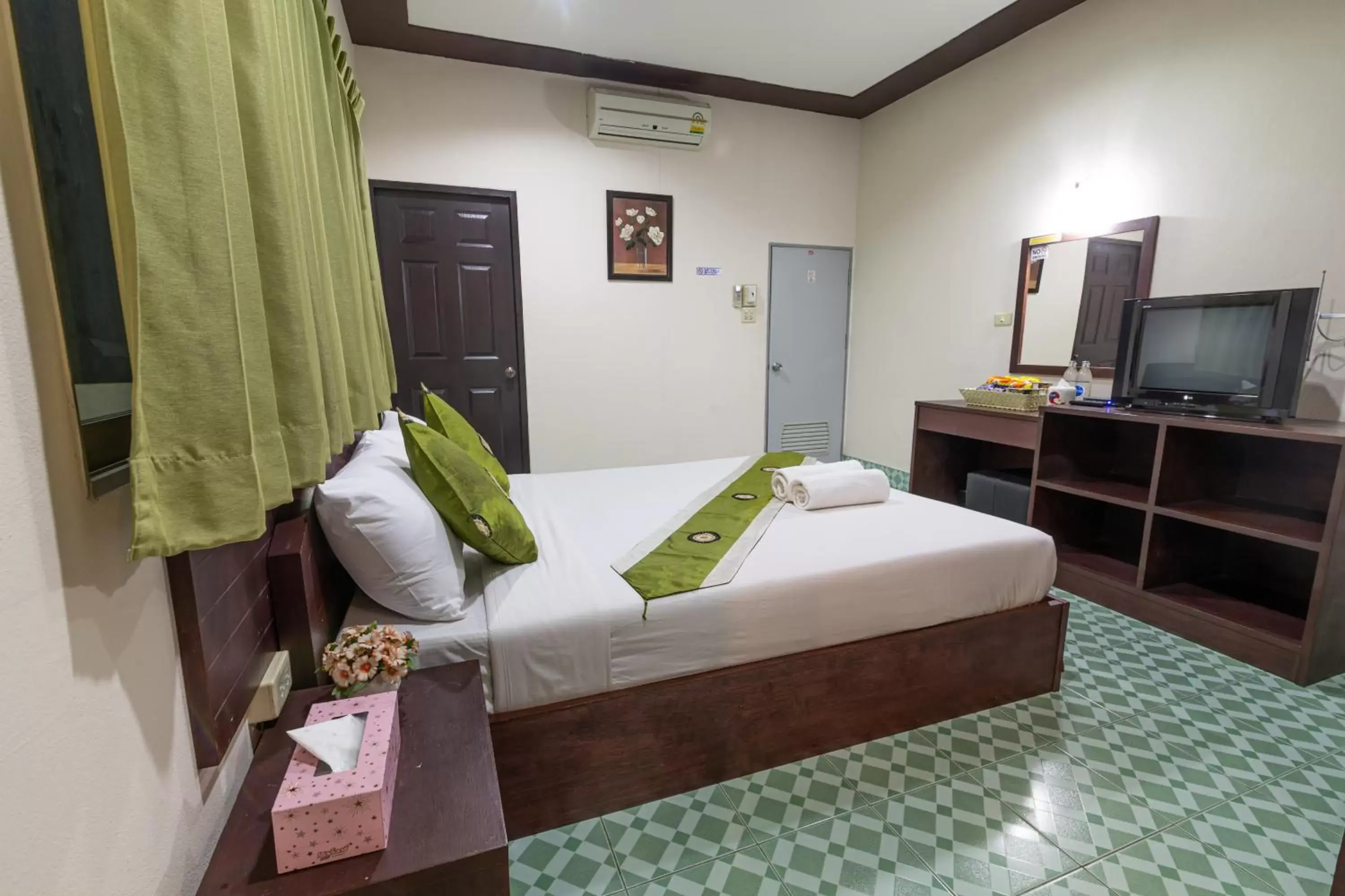 Standard Single Room - single occupancy in JJ hut hotel Standard Single Room - single occupancy in JJ hut hotel
