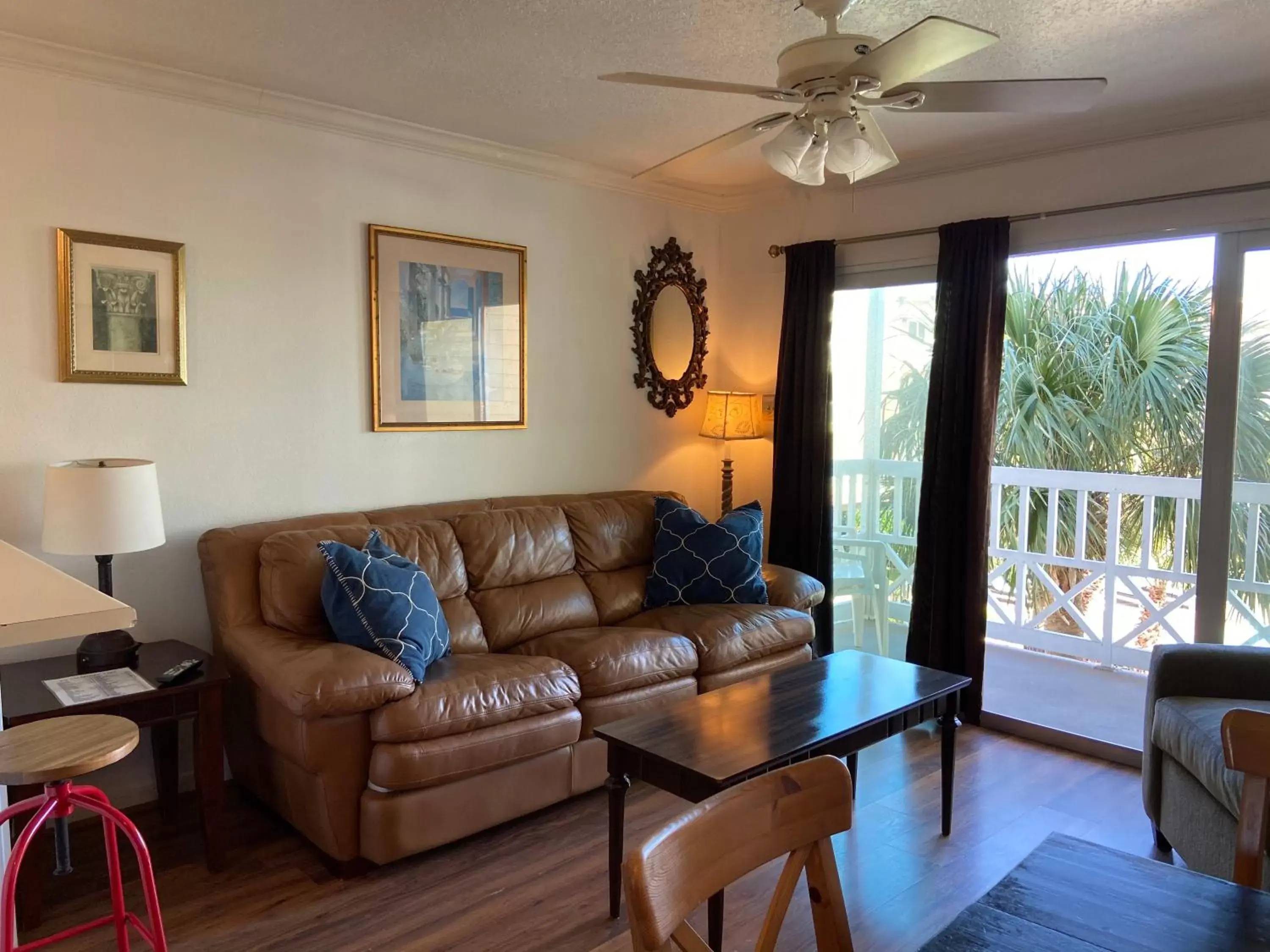 Living room, Seating Area in The Victorian Condo/Hotel