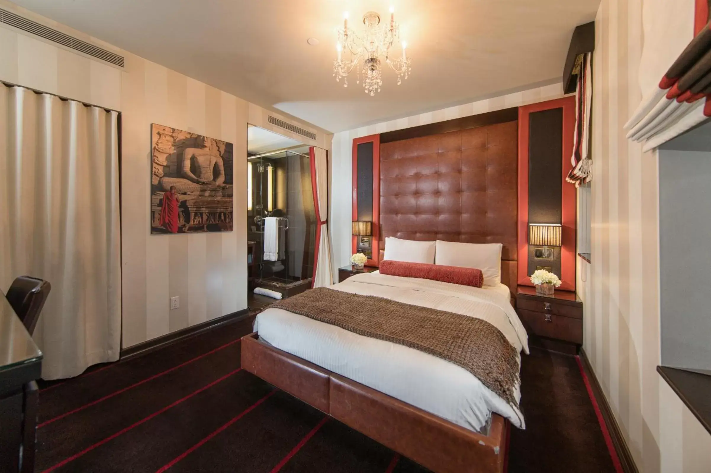 Bedroom, Bed in Sanctuary Hotel New York