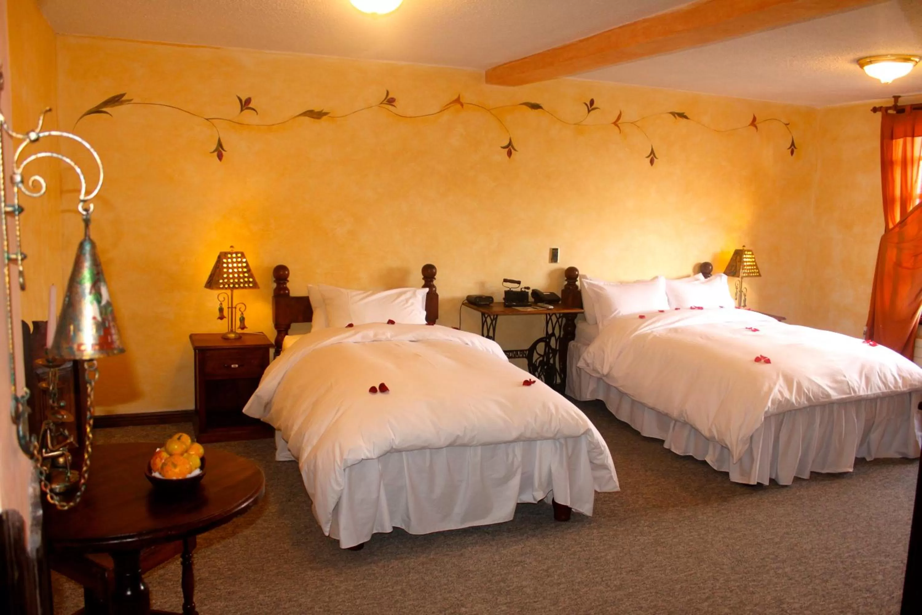 Photo of the whole room, Bed in Hostería La Andaluza