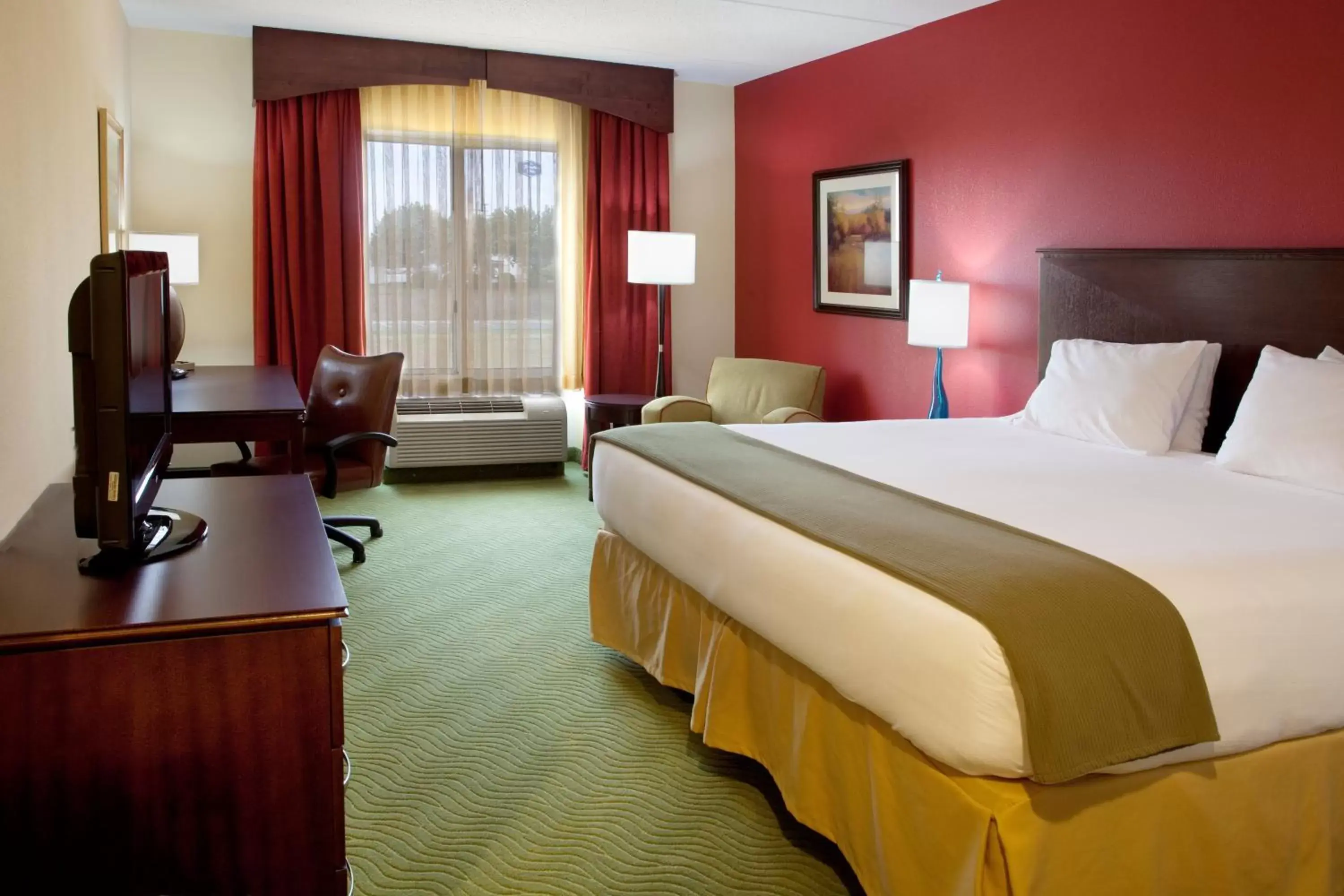 Photo of the whole room, Bed in Holiday Inn Express & Suites - Spartanburg-North, an IHG Hotel