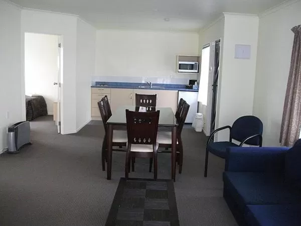 Dining Area in Eastland Pacific Motel