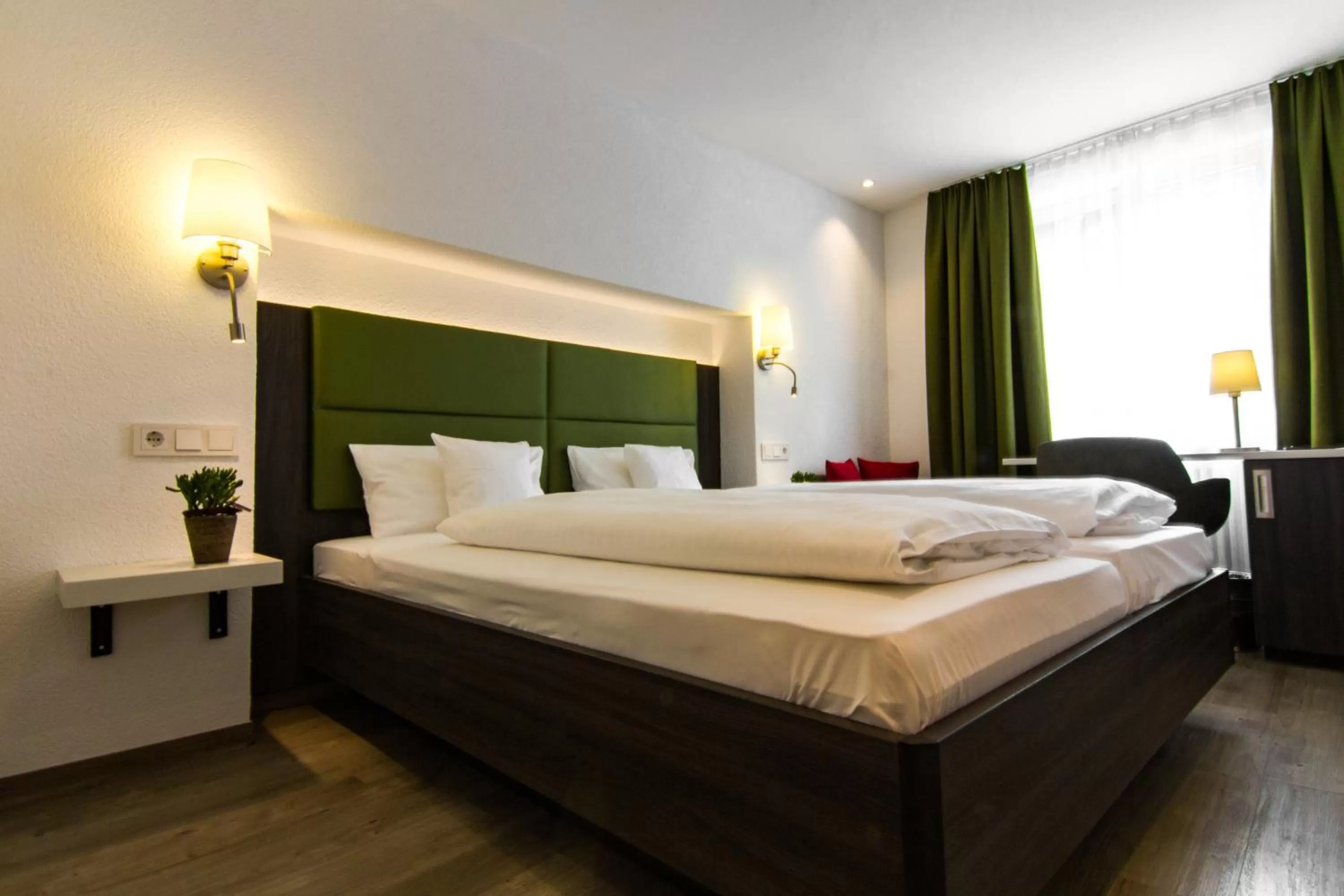 Photo of the whole room, Bed in Insel-Hotel-Lindau