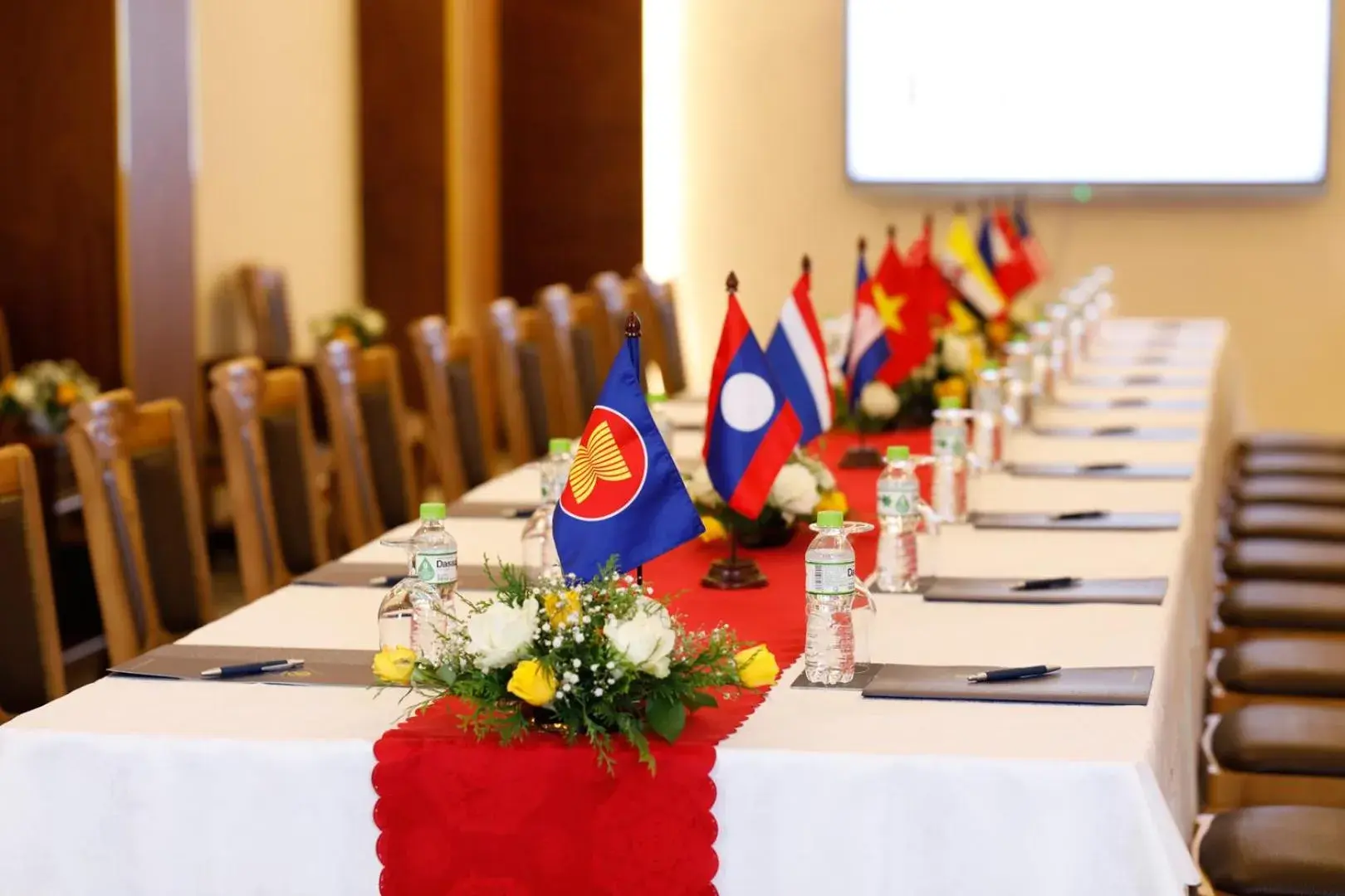 Business facilities, Business Area/Conference Room in Ladalat Hotel