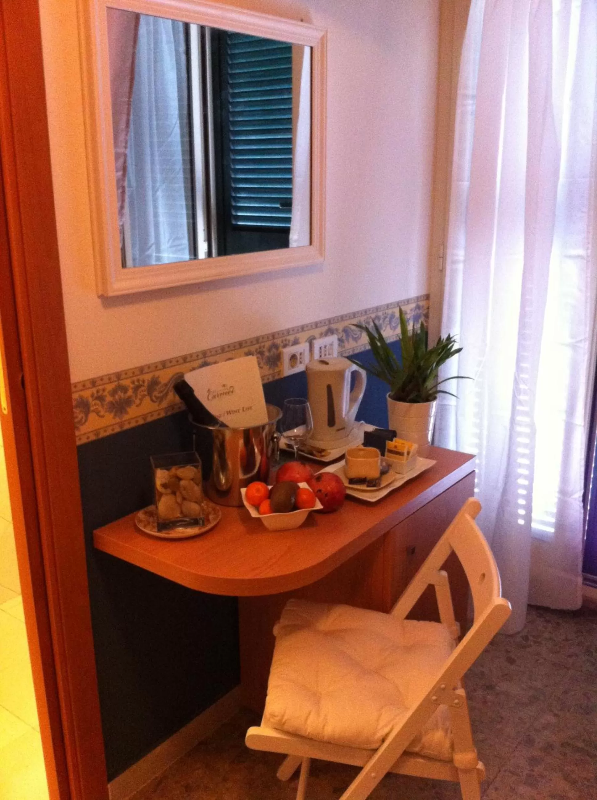 Coffee/tea facilities in Hotel Carmel