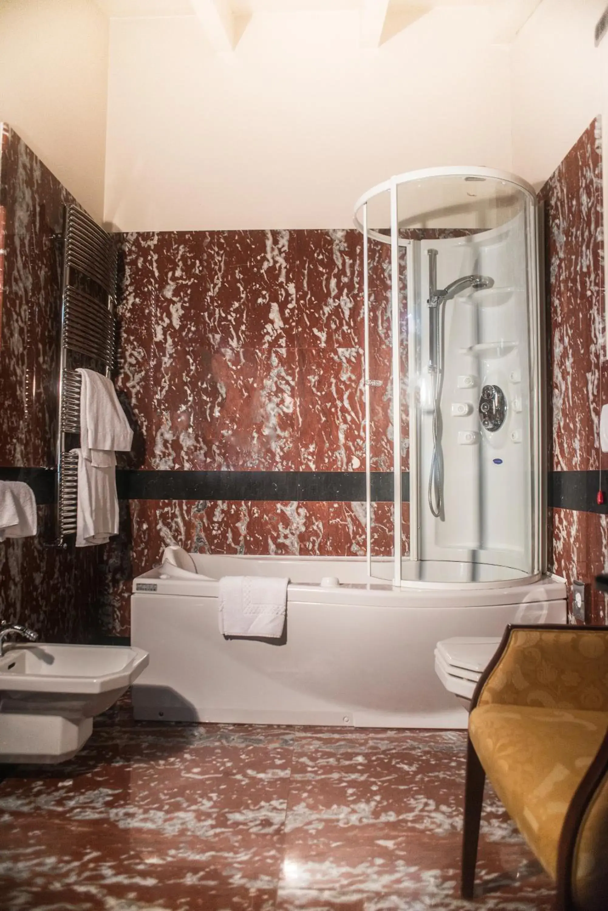 Bathroom in Hotel Palazzo Guiscardo